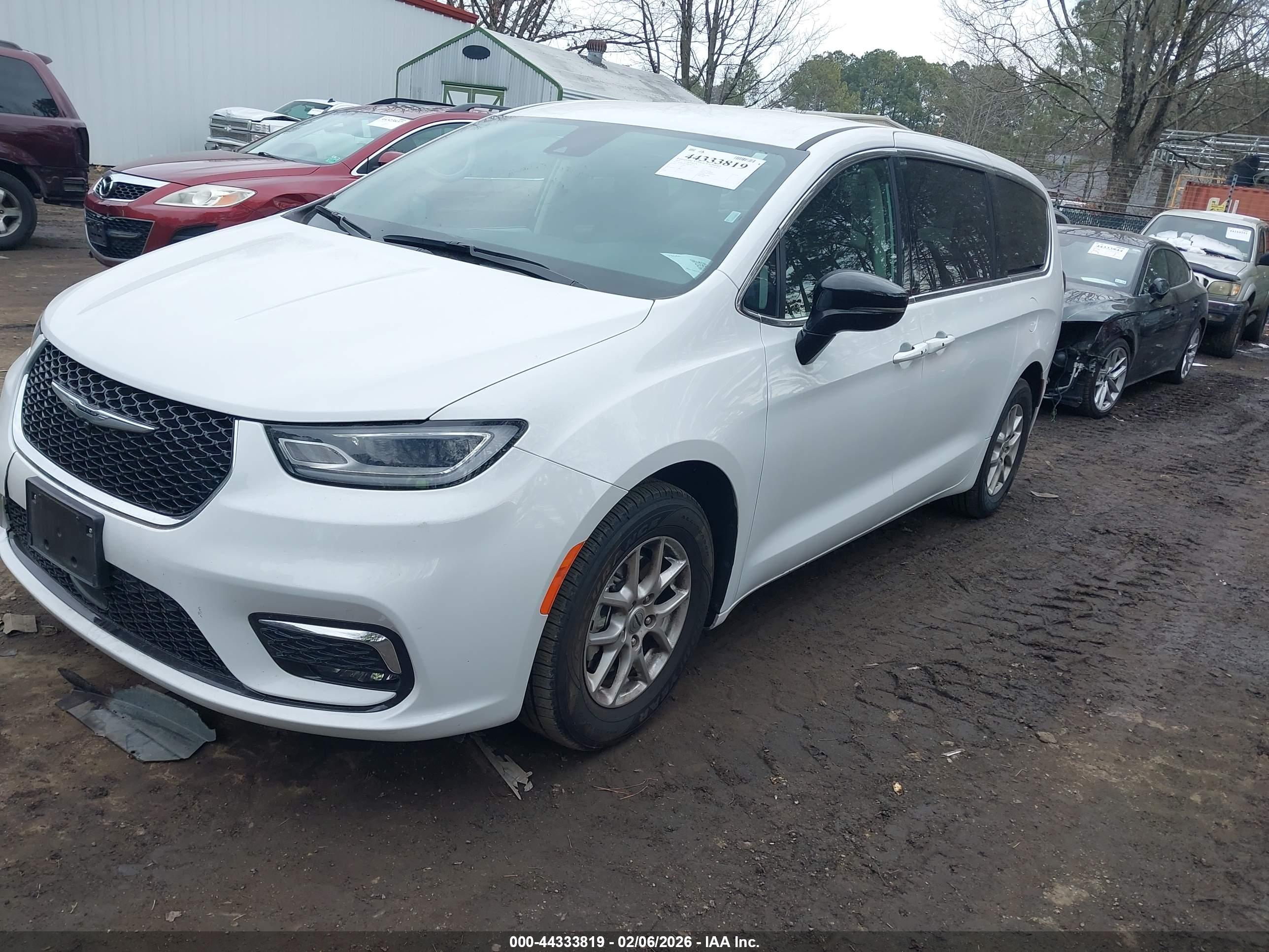 CHRYSLER PACIFICA image 2