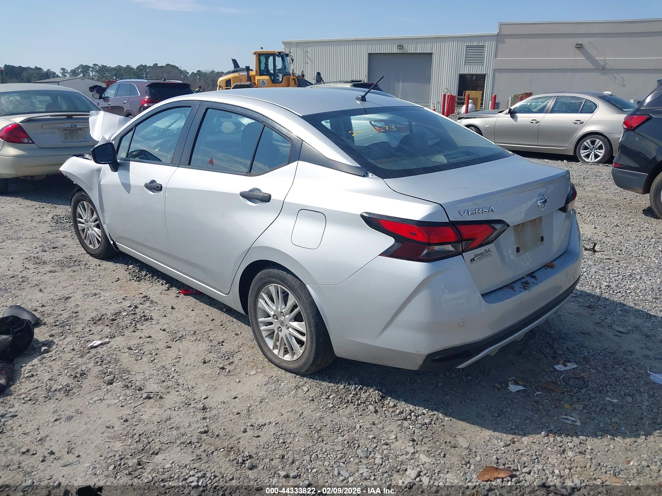 NISSAN VERSA image 3