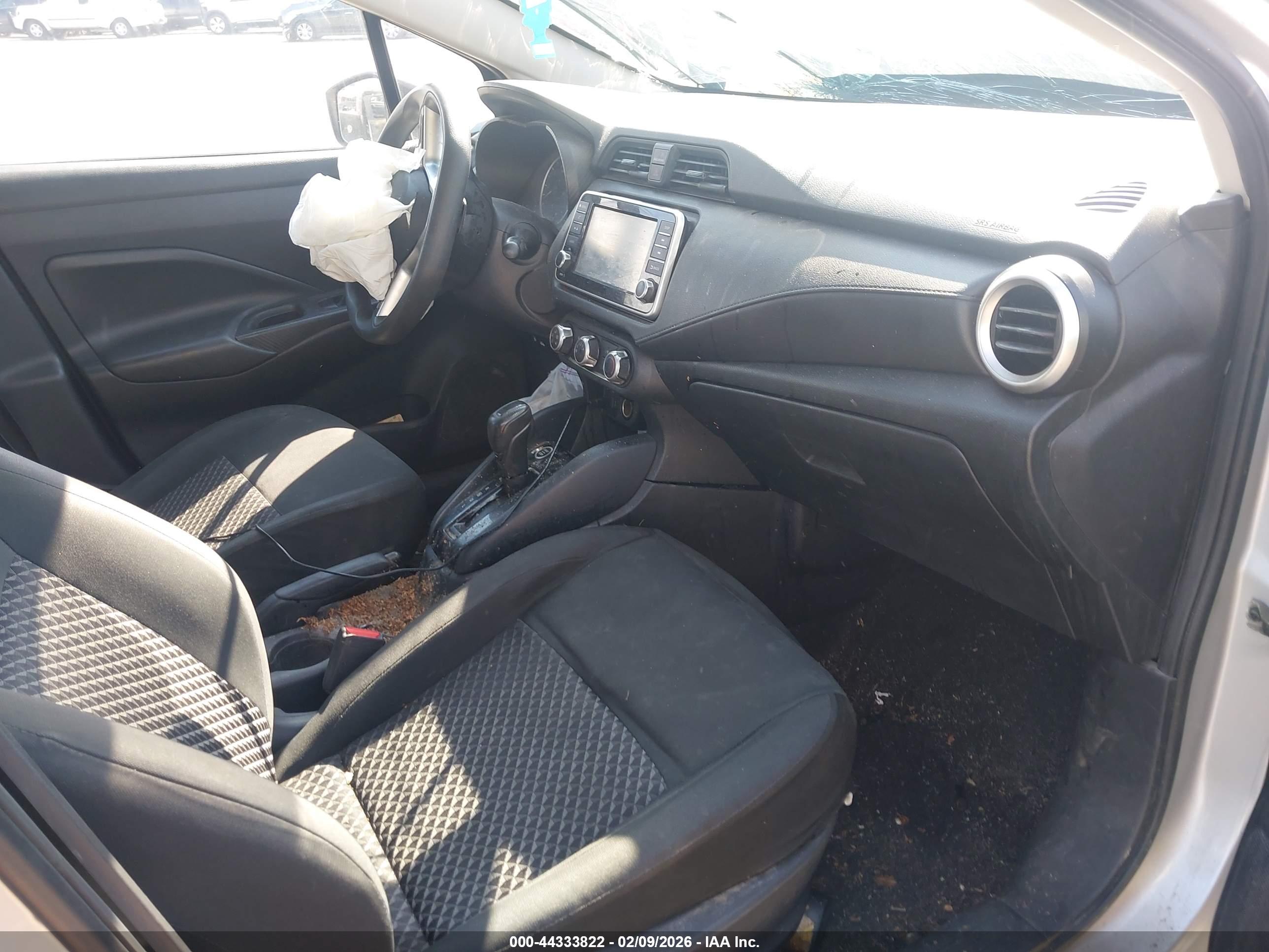 NISSAN VERSA image 5