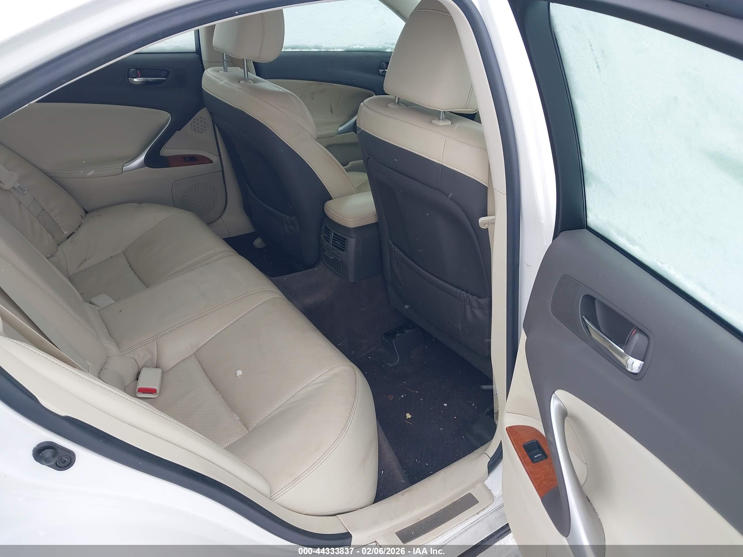 LEXUS IS image 8