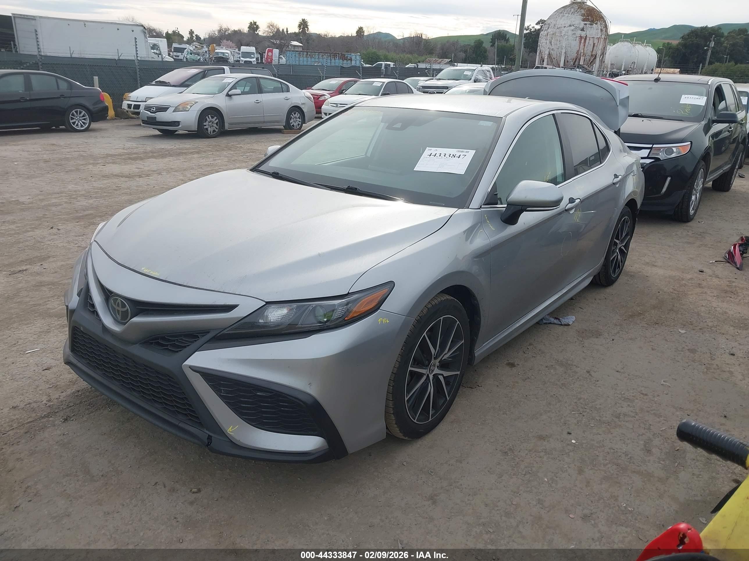 TOYOTA CAMRY image 2