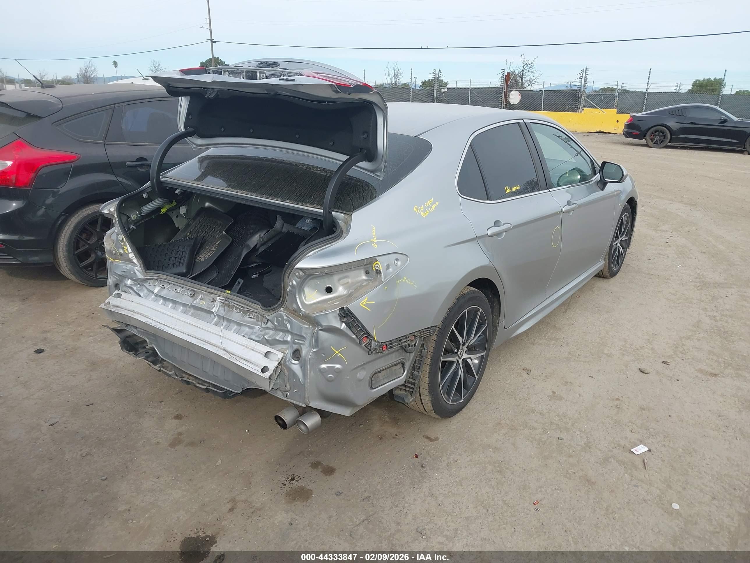 TOYOTA CAMRY image 4