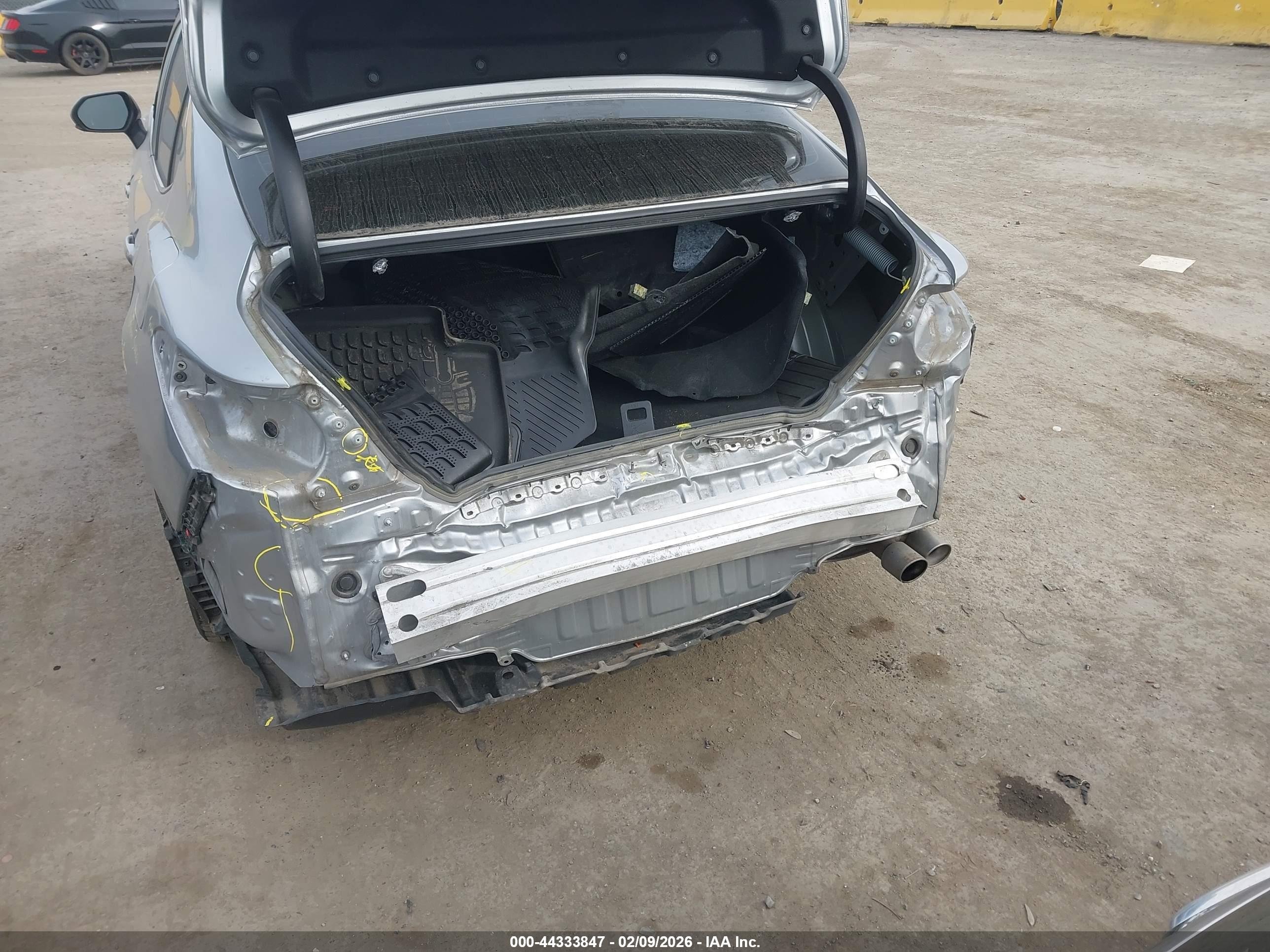 TOYOTA CAMRY image 6