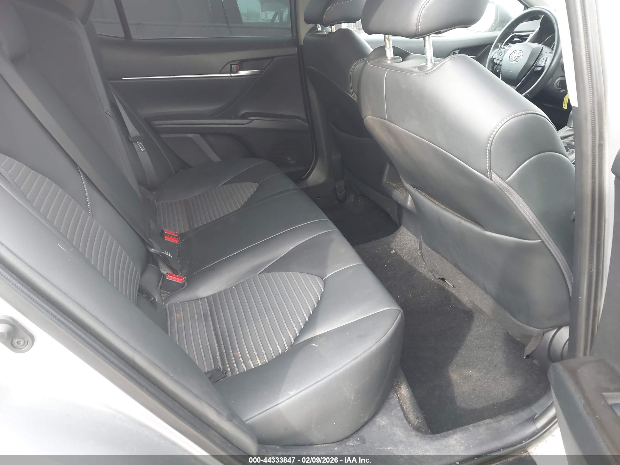TOYOTA CAMRY image 8