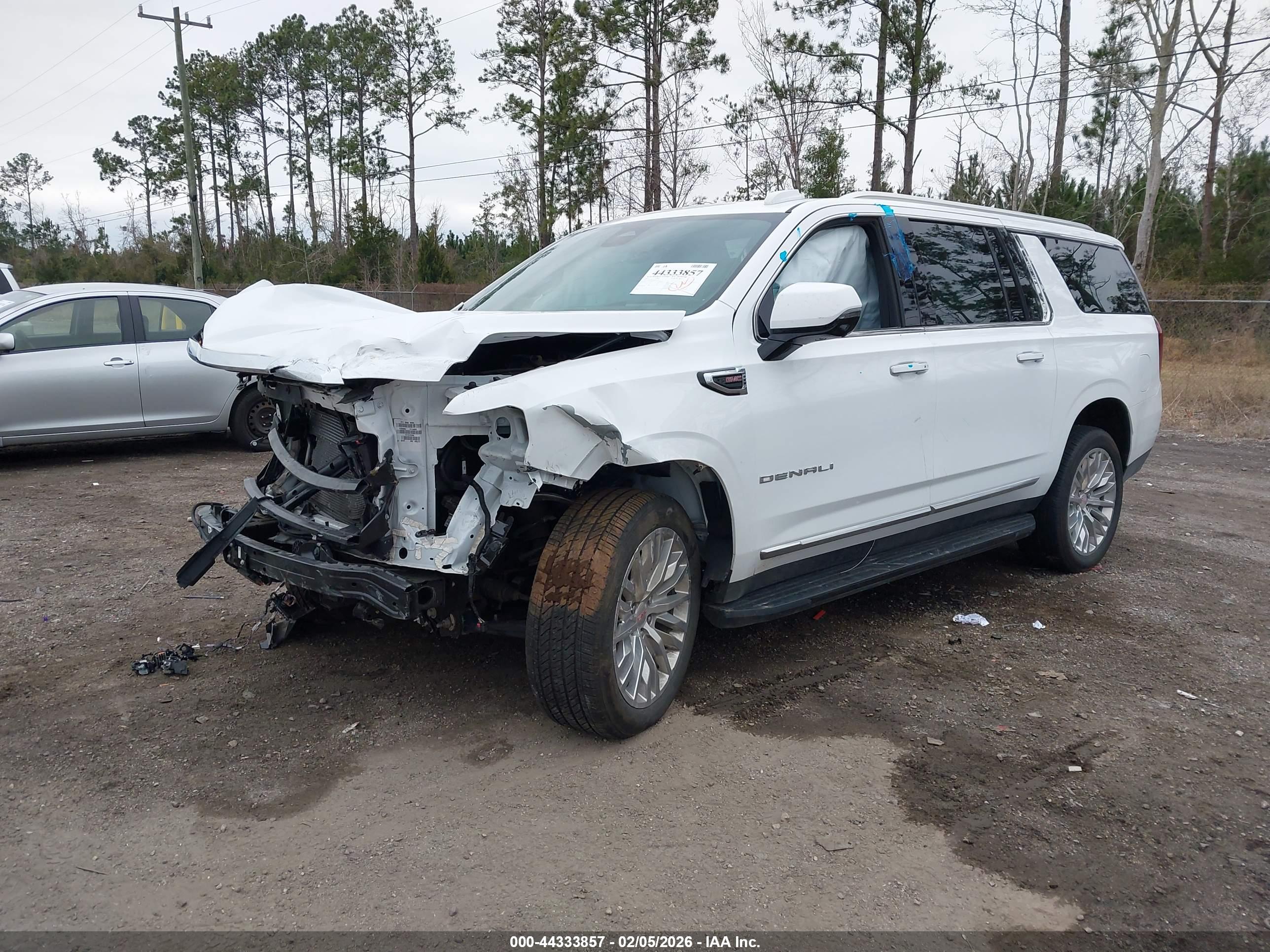 GMC YUKON image 2