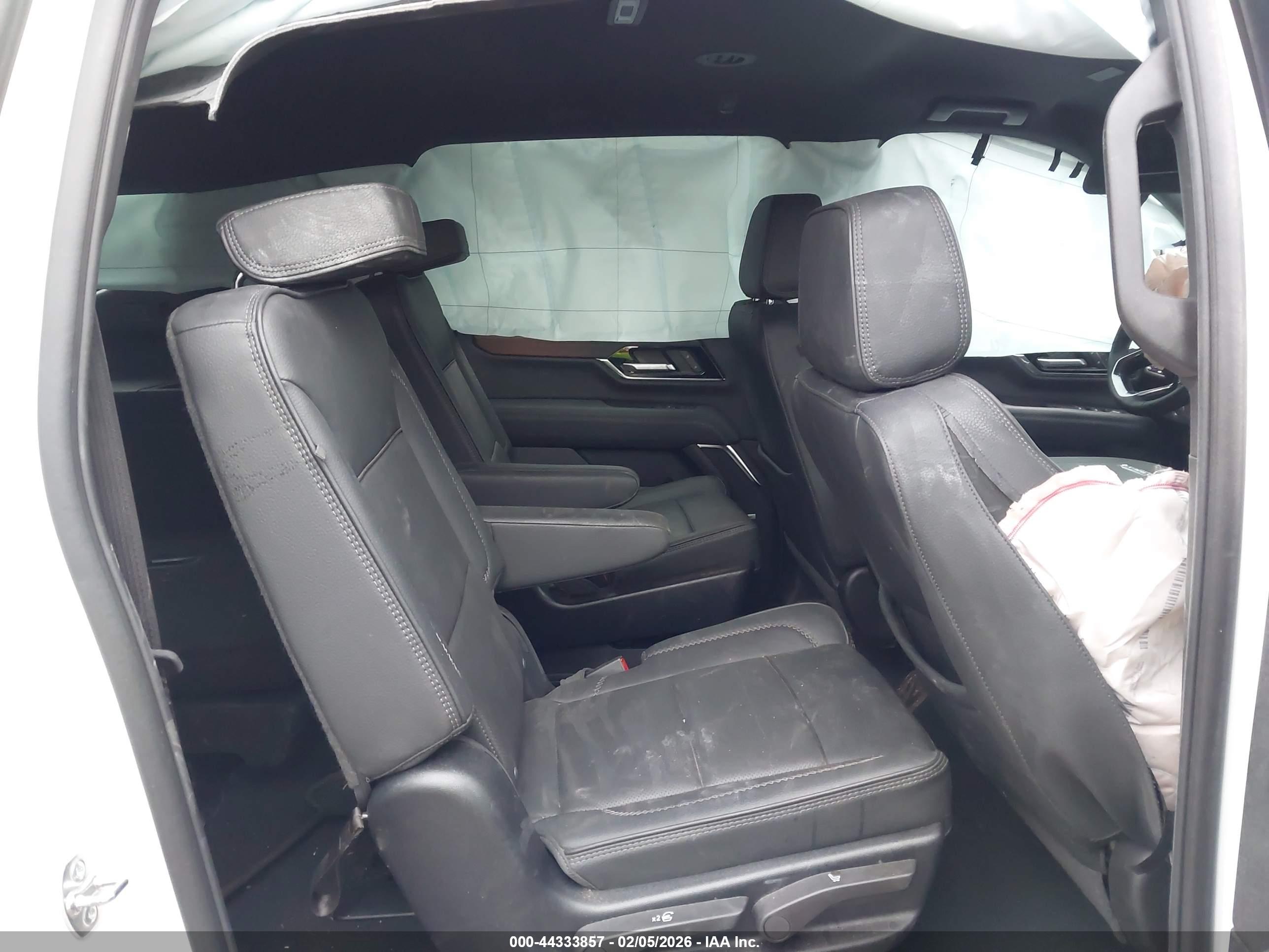 GMC YUKON image 8