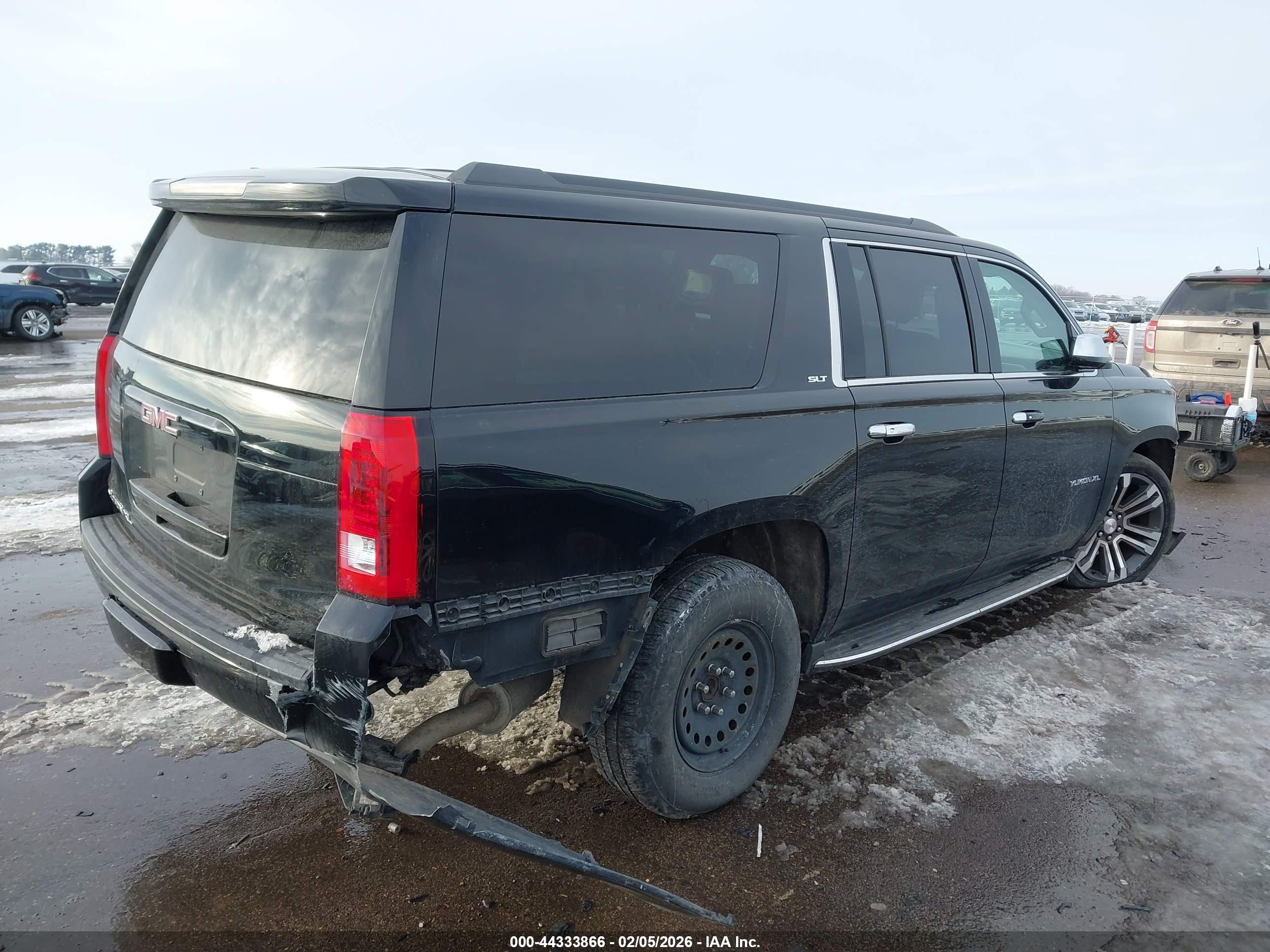GMC YUKON image 4