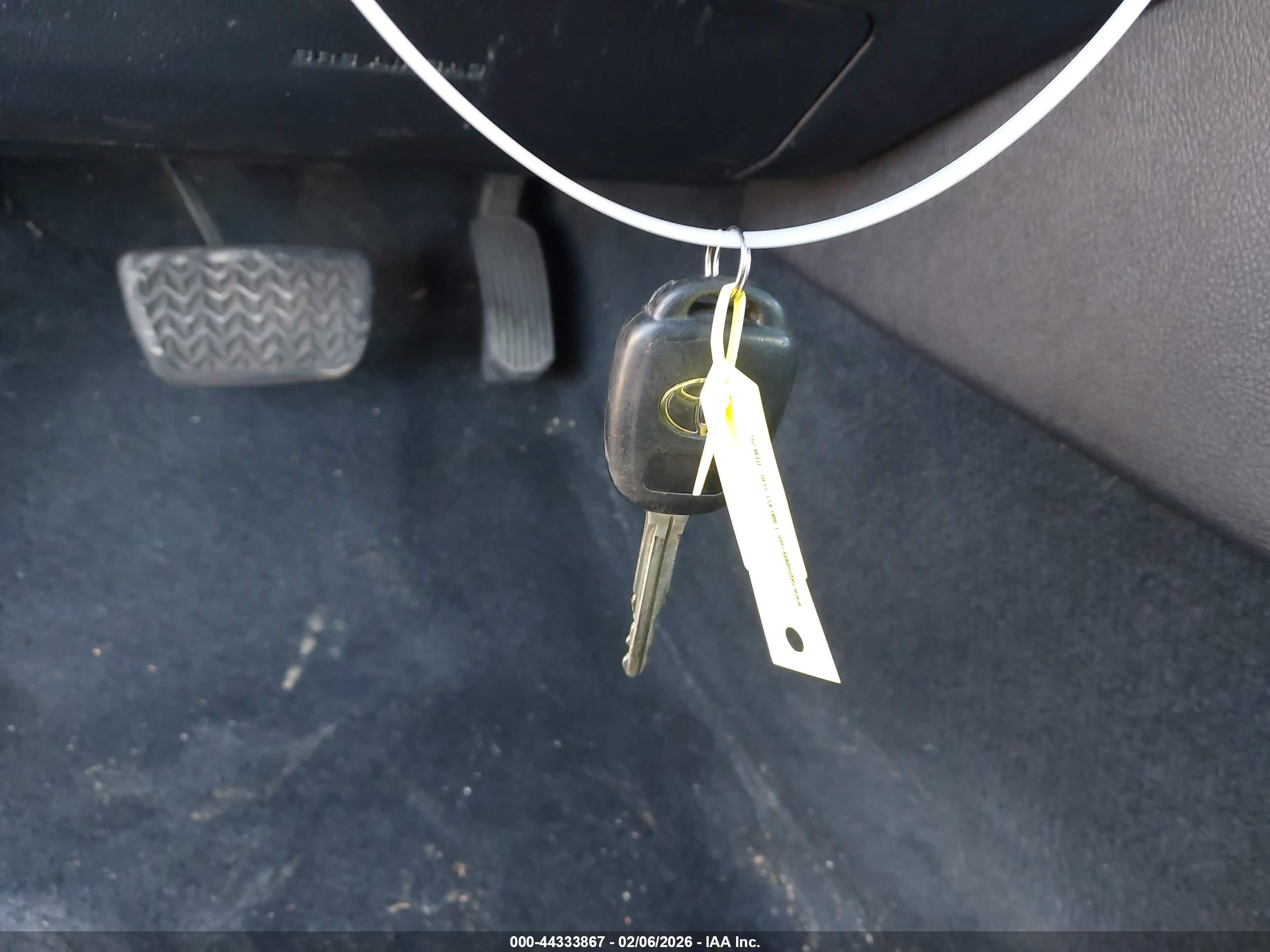 TOYOTA CAMRY image 11
