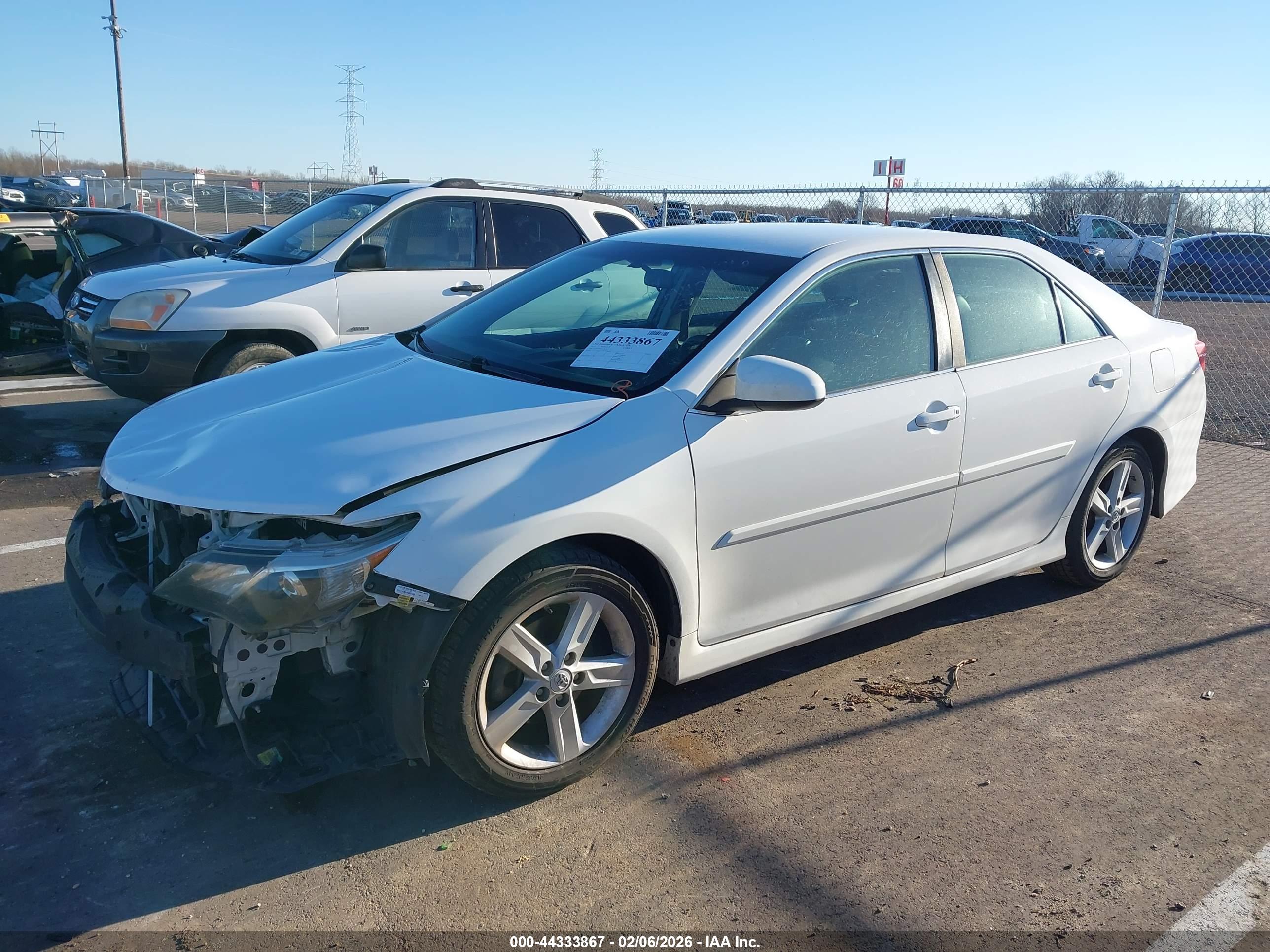 TOYOTA CAMRY image 2