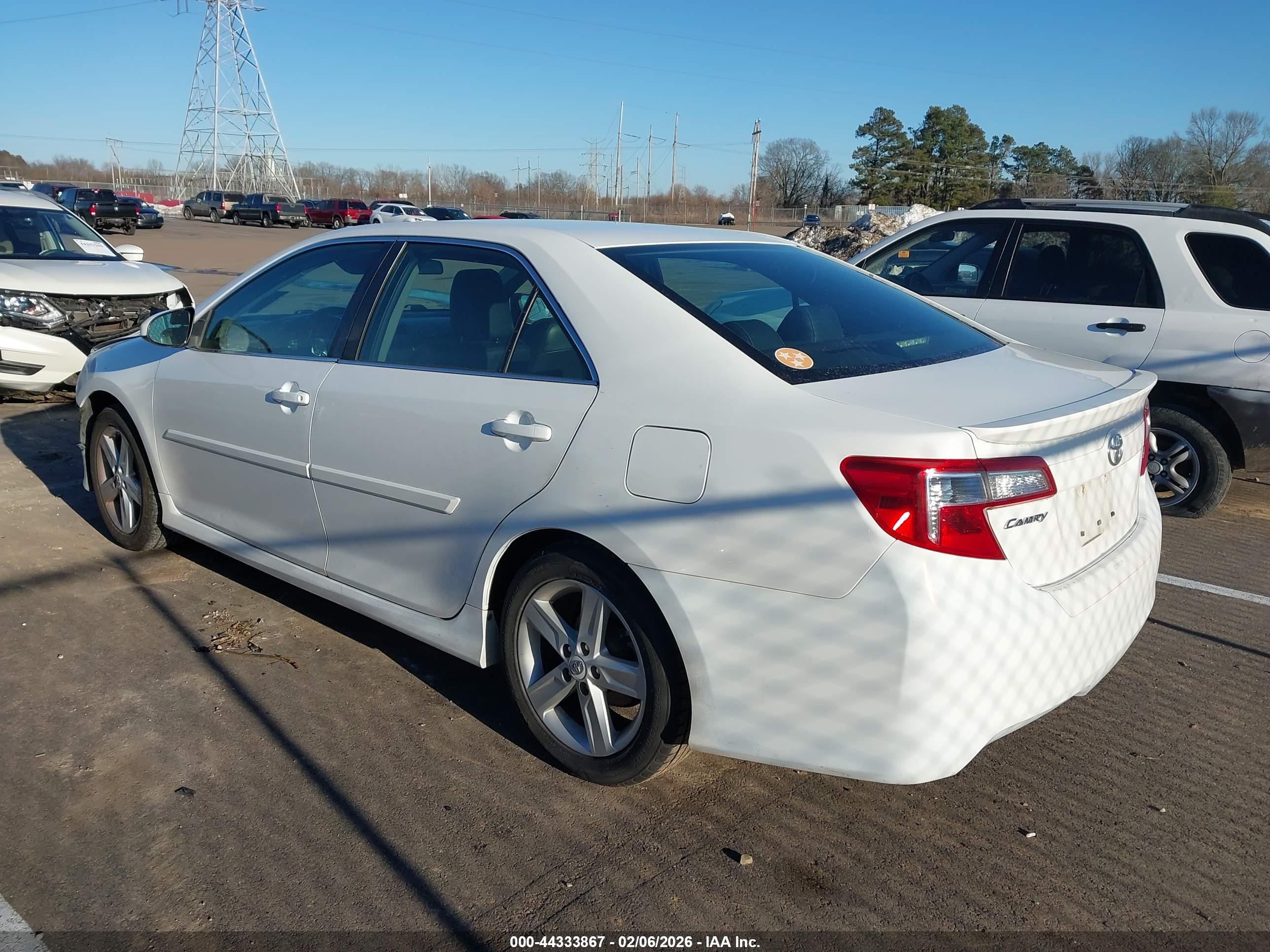 TOYOTA CAMRY image 3