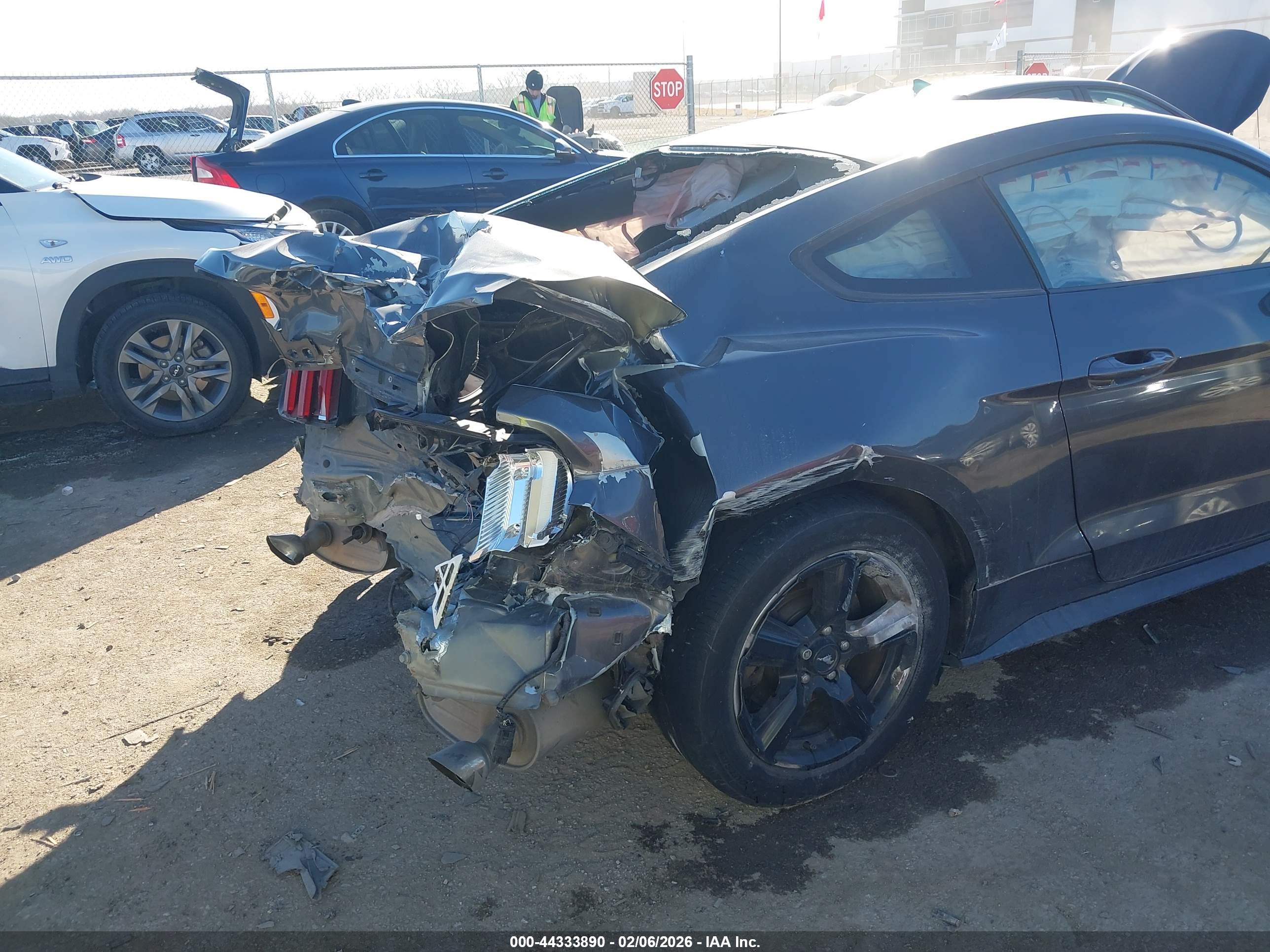 FORD MUSTANG image 6