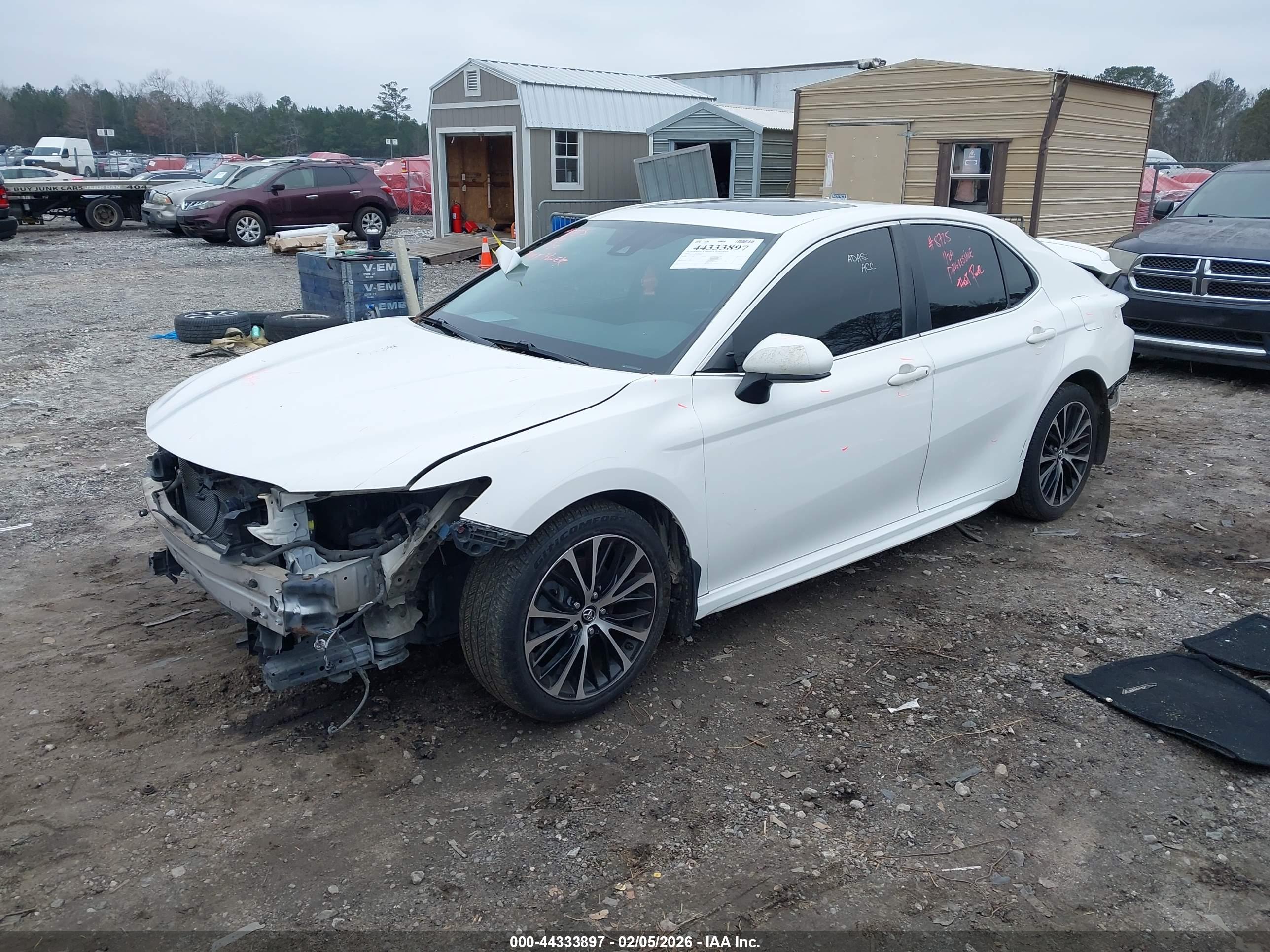 TOYOTA CAMRY image 2