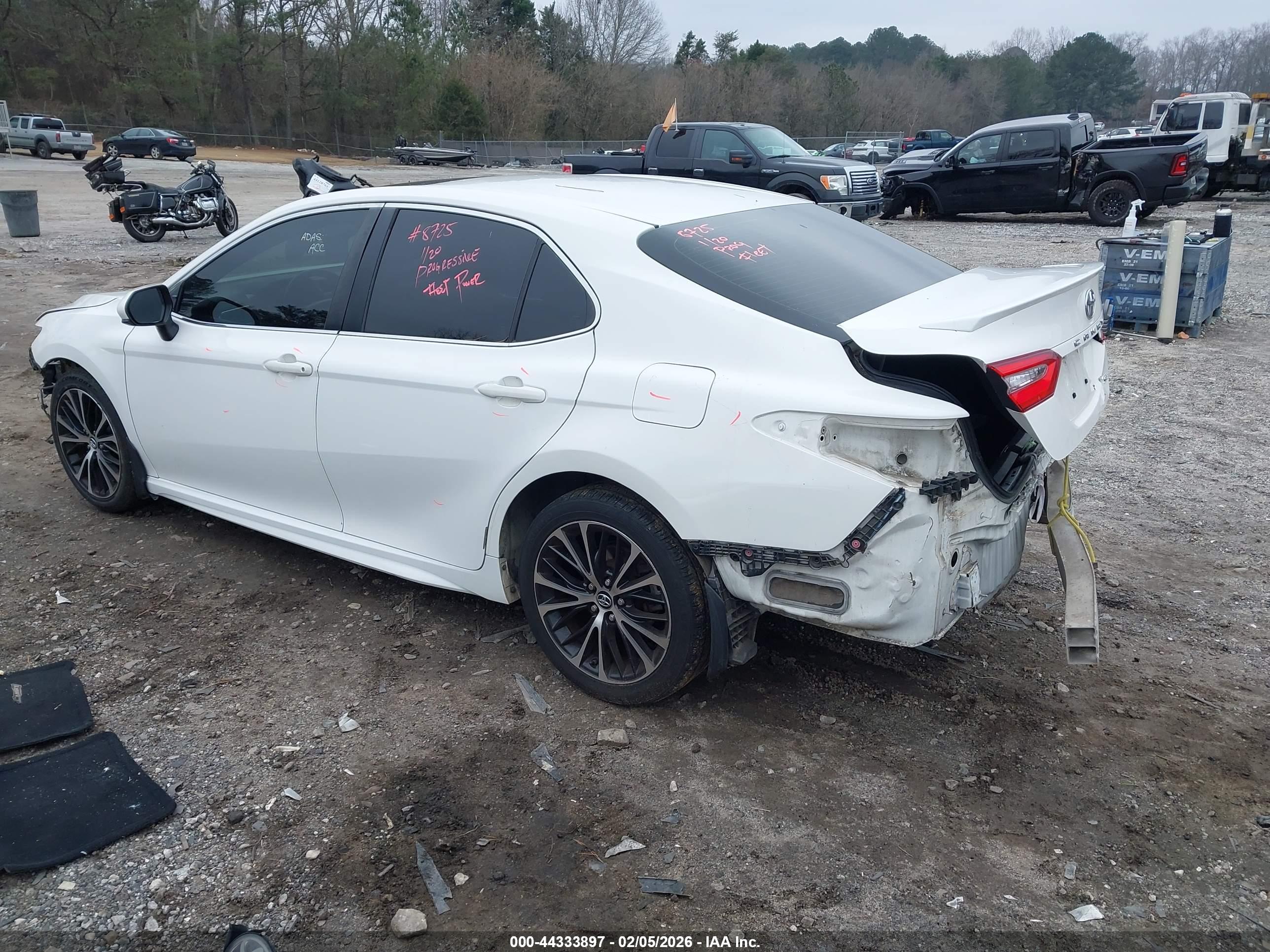 TOYOTA CAMRY image 3