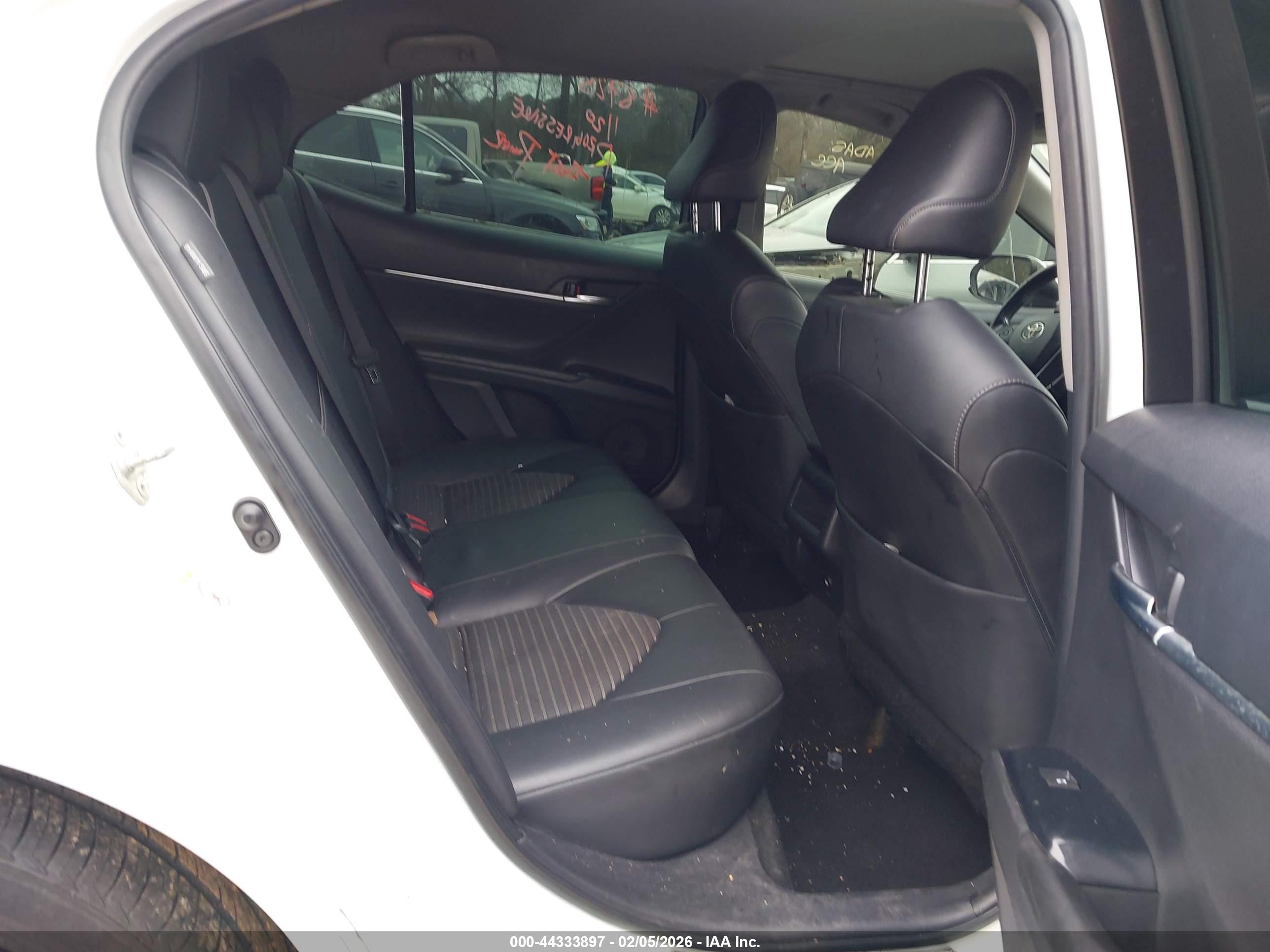 TOYOTA CAMRY image 8