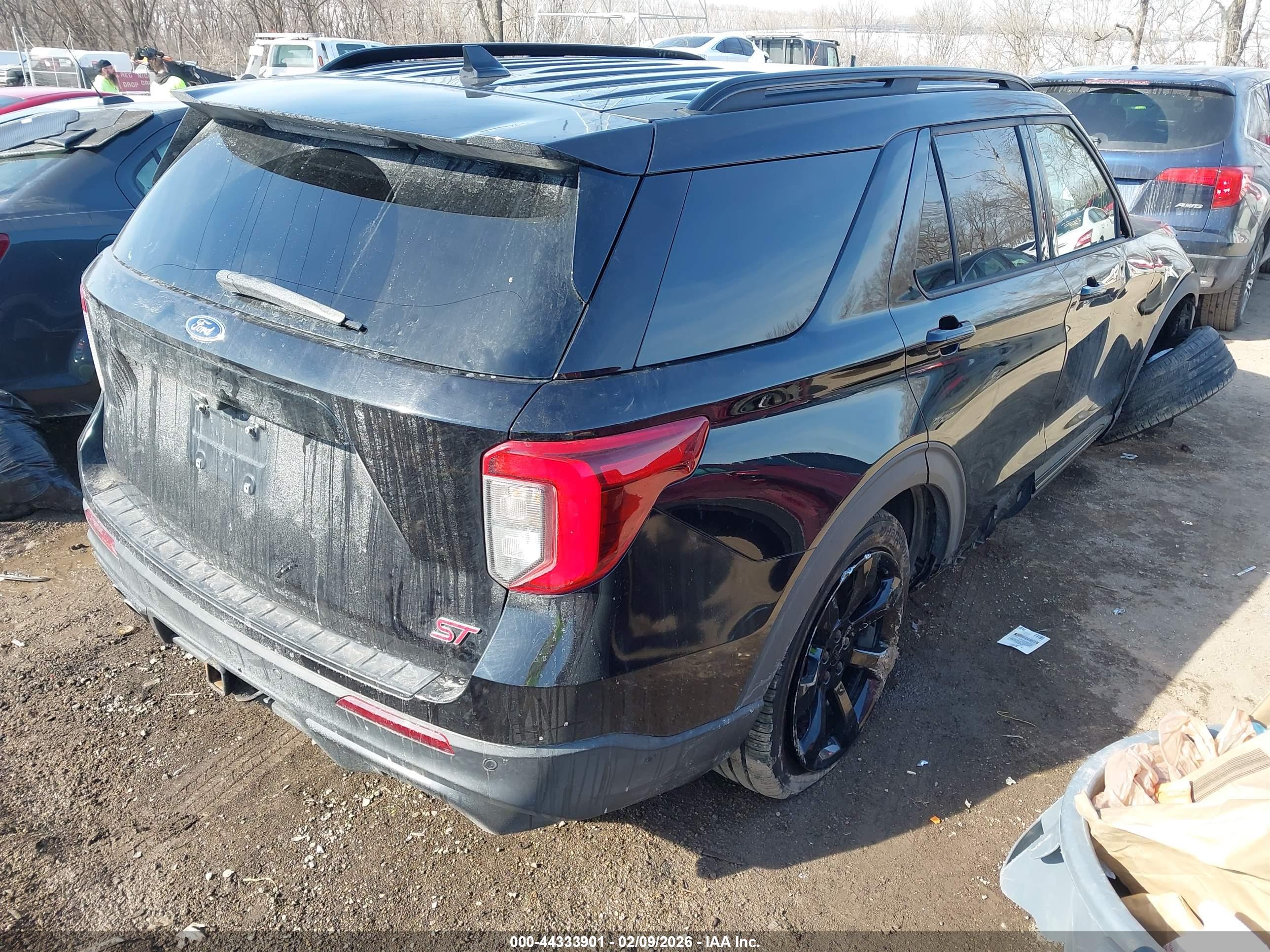 FORD EXPLORER image 4