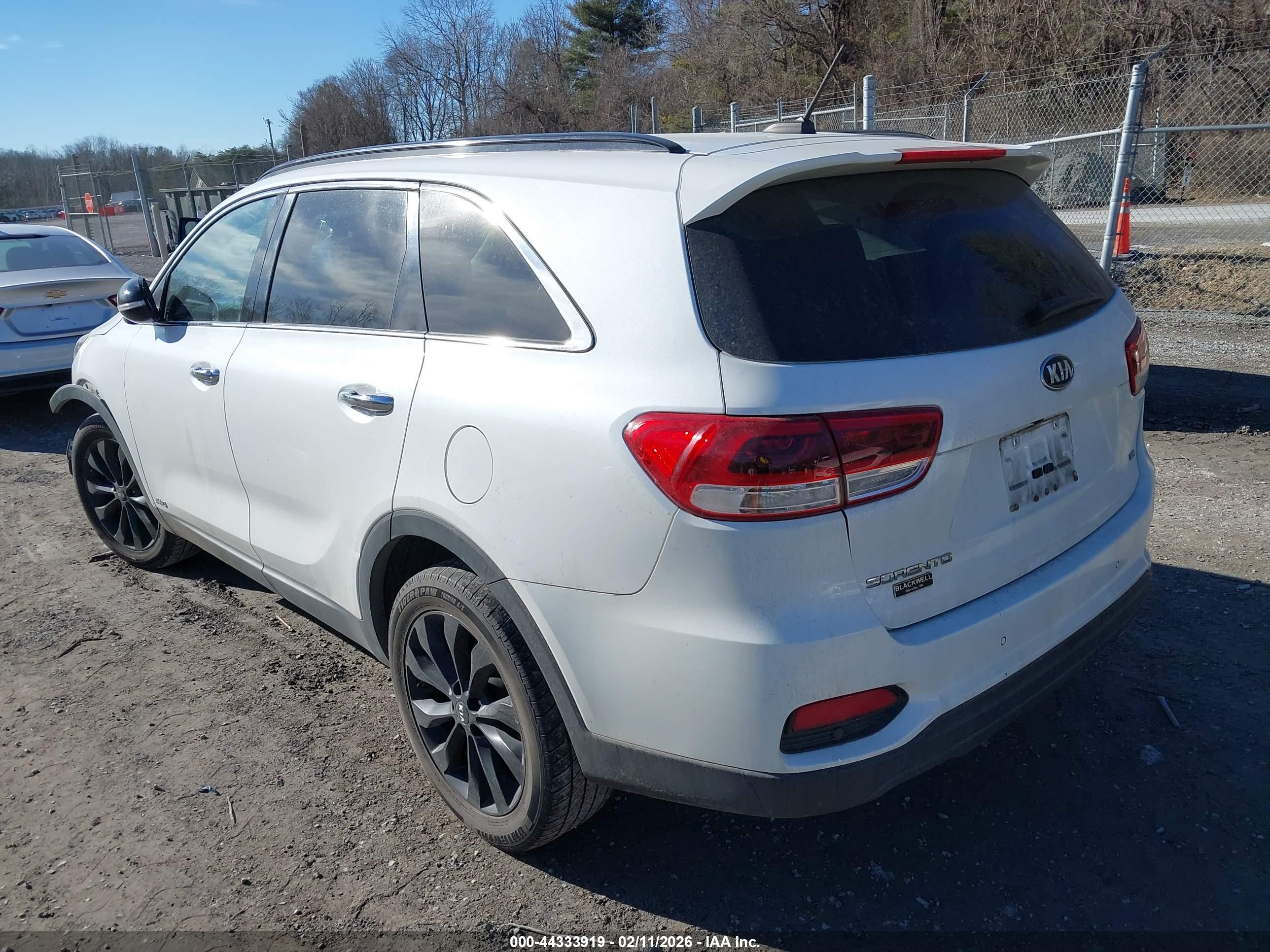 KIA SORENTO image 3