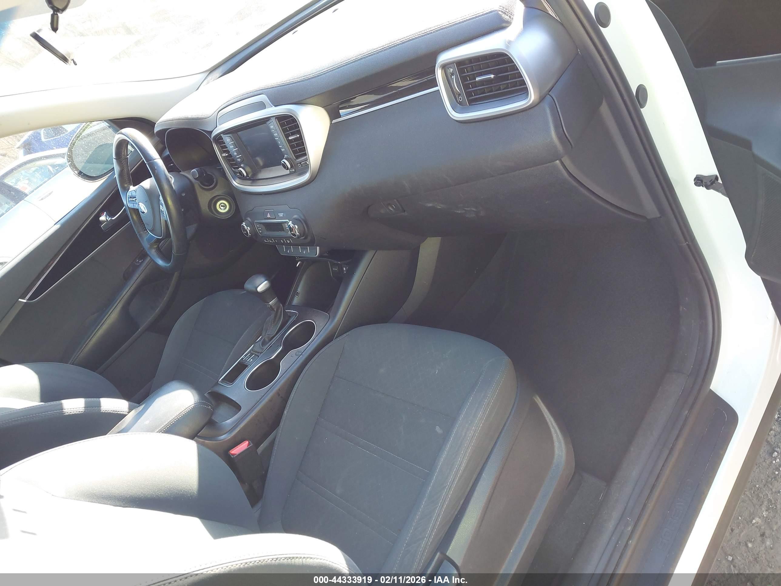 KIA SORENTO image 5