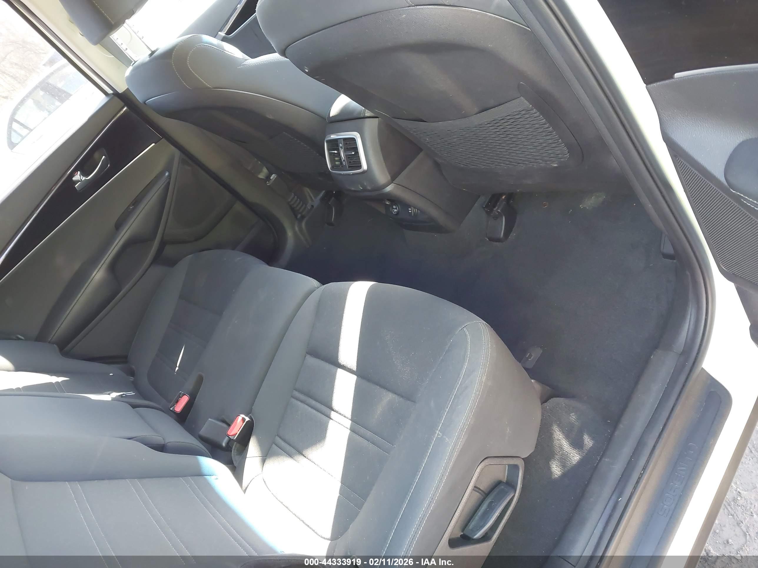 KIA SORENTO image 8