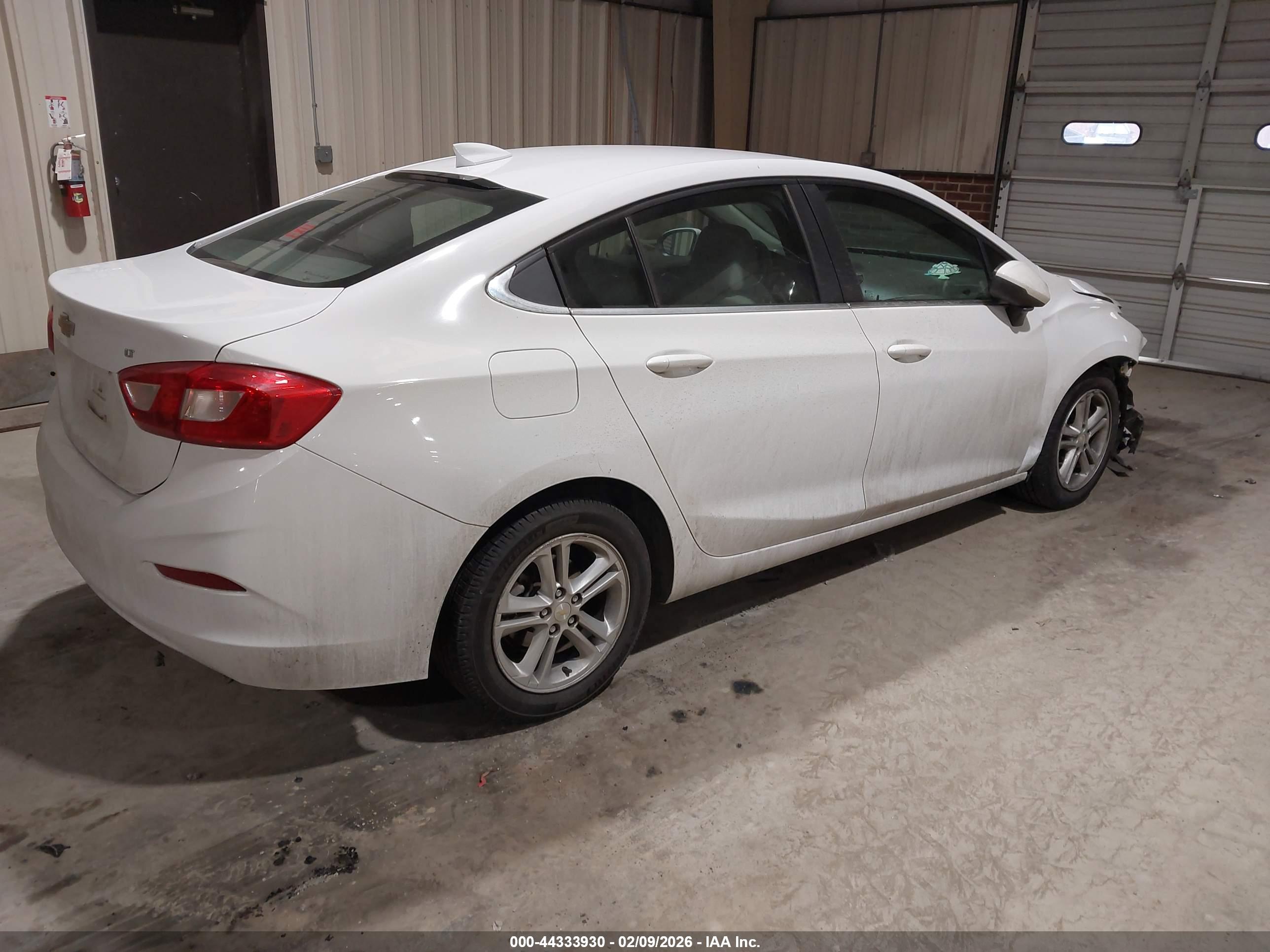 CHEVROLET CRUZE image 4