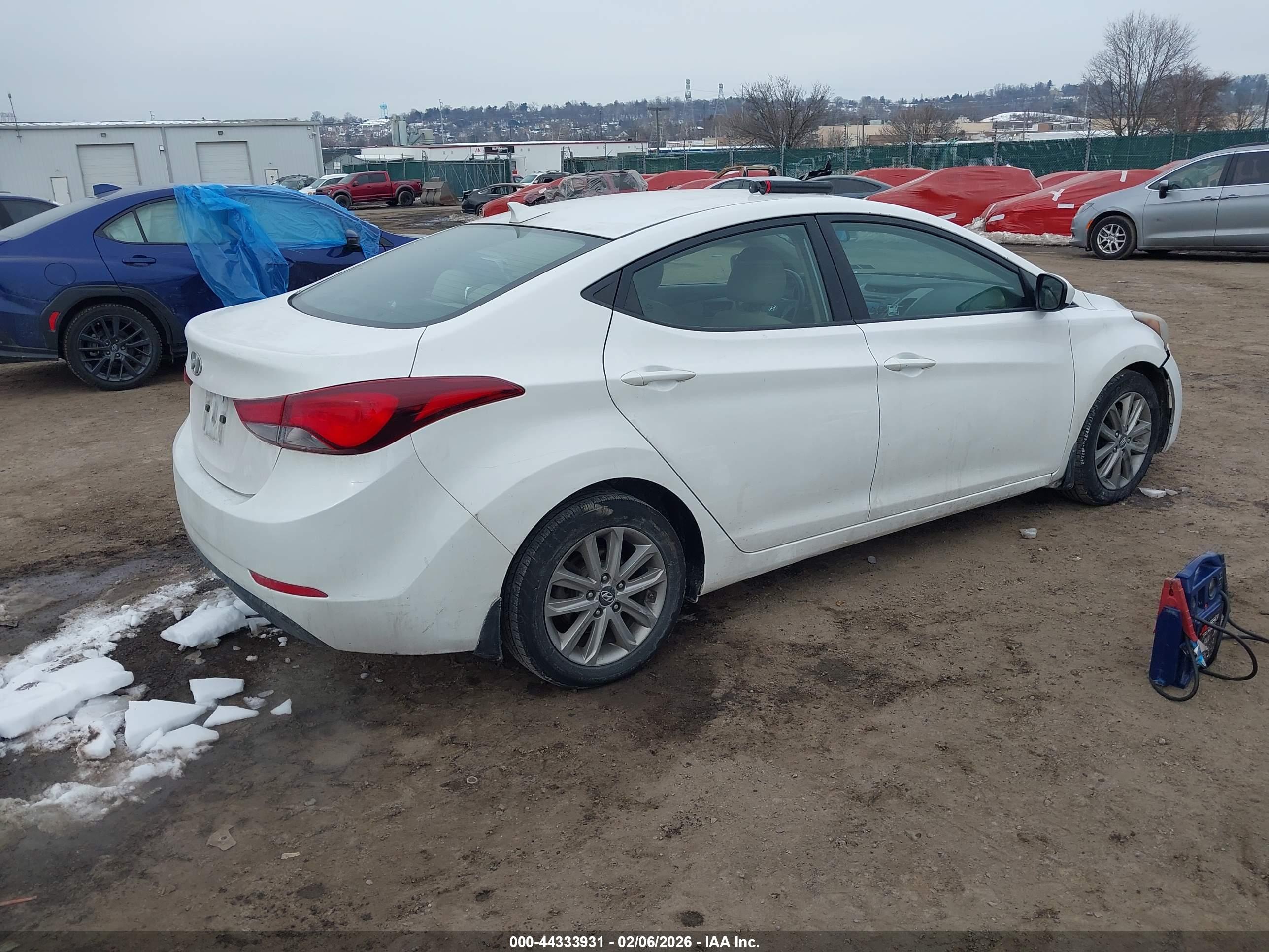 HYUNDAI ELANTRA image 4