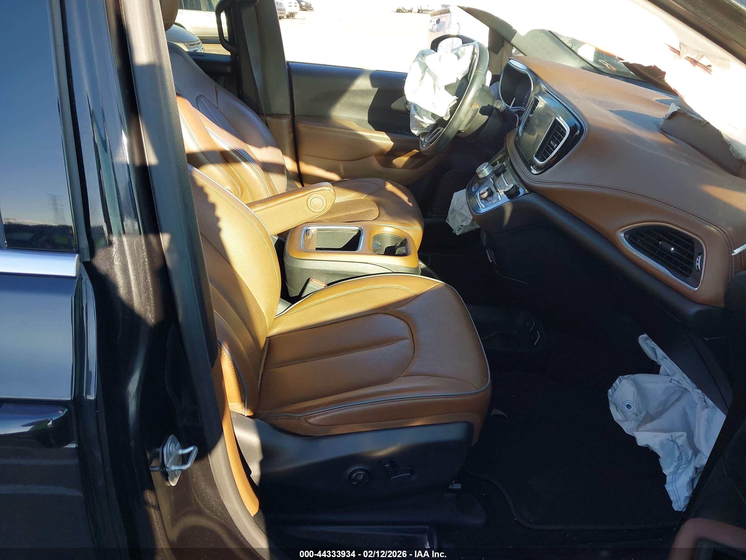 CHRYSLER PACIFICA image 5