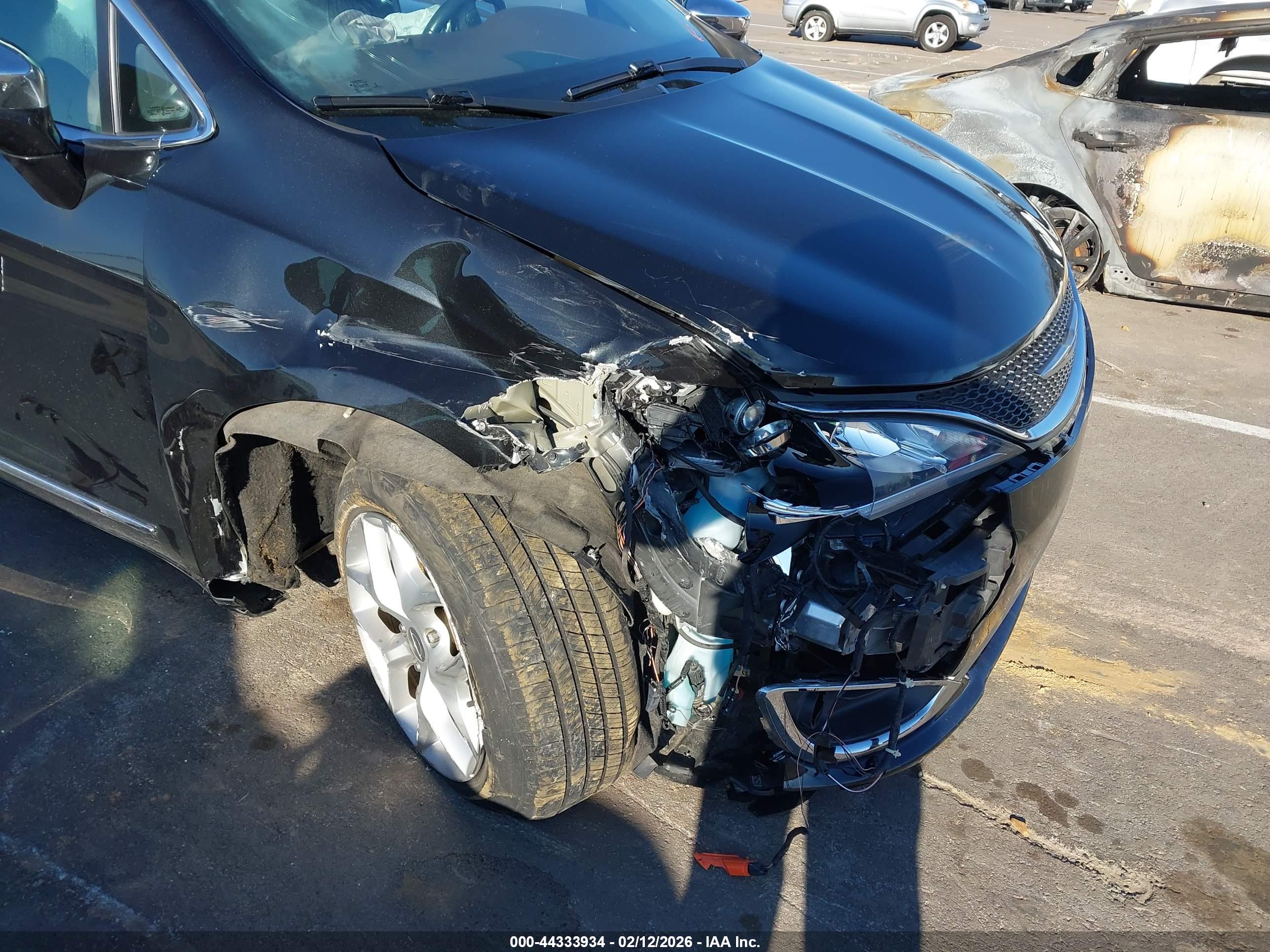 CHRYSLER PACIFICA image 6