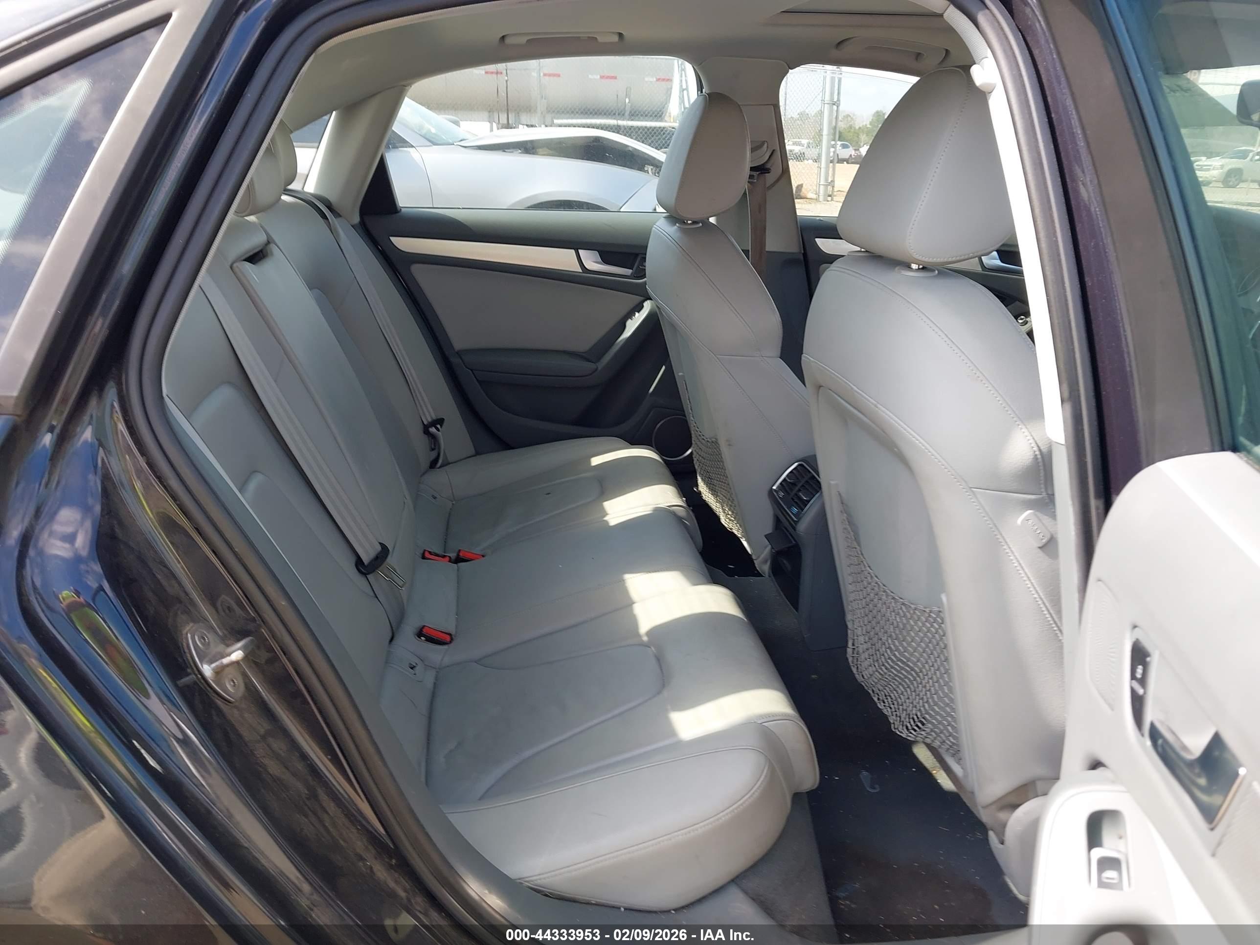 AUDI A4 image 8