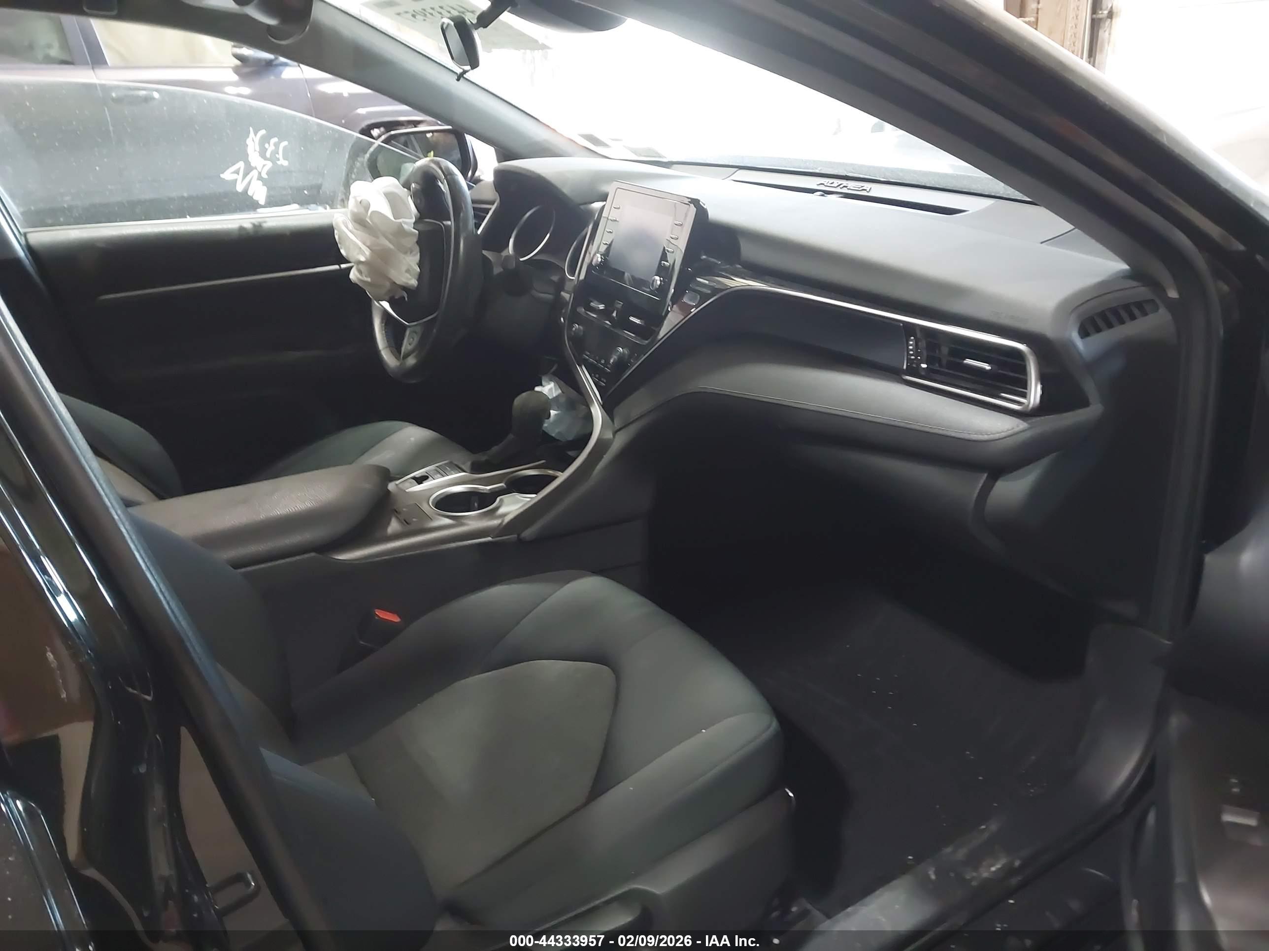 TOYOTA CAMRY image 5