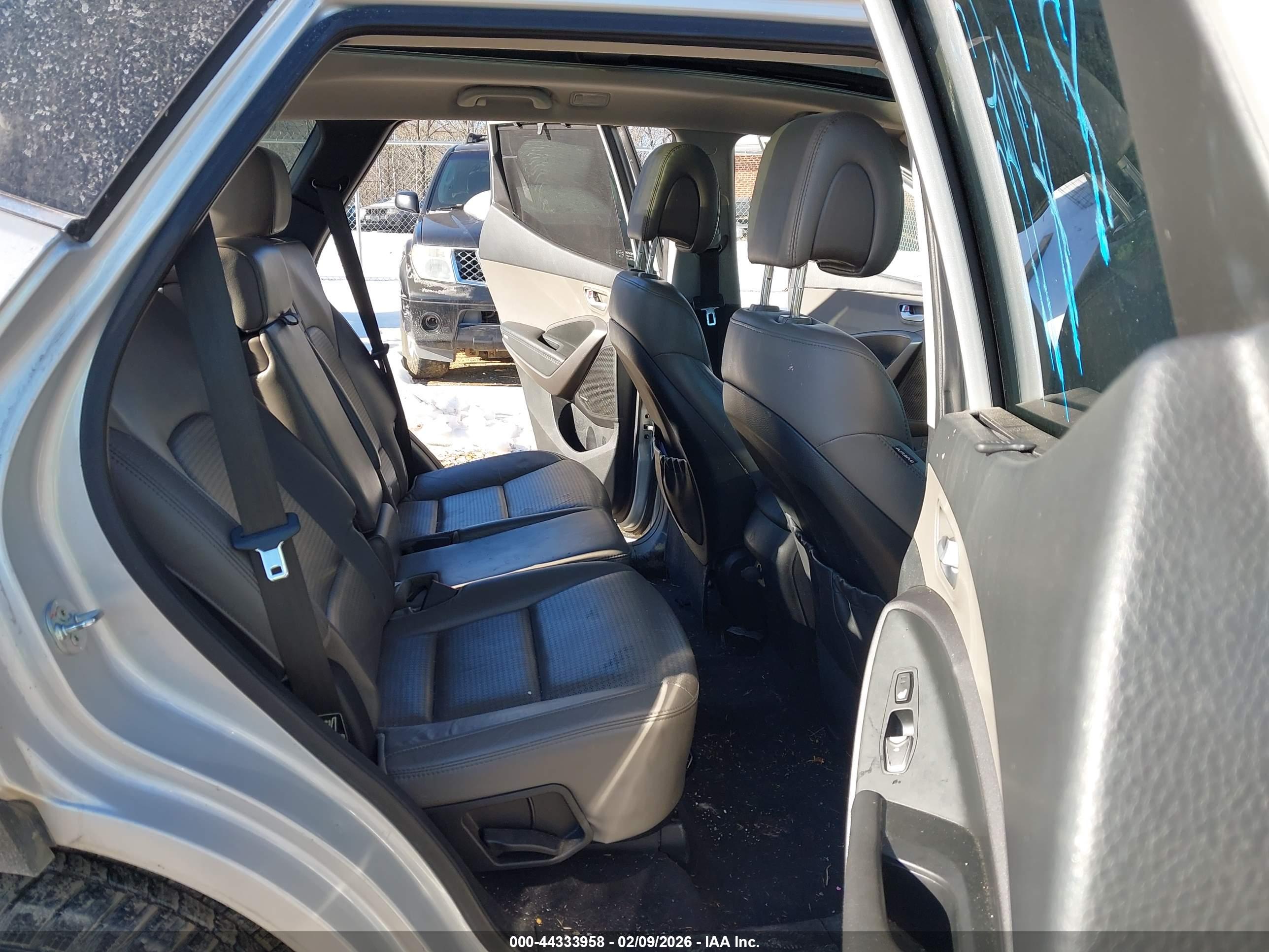 HYUNDAI SANTA image 8