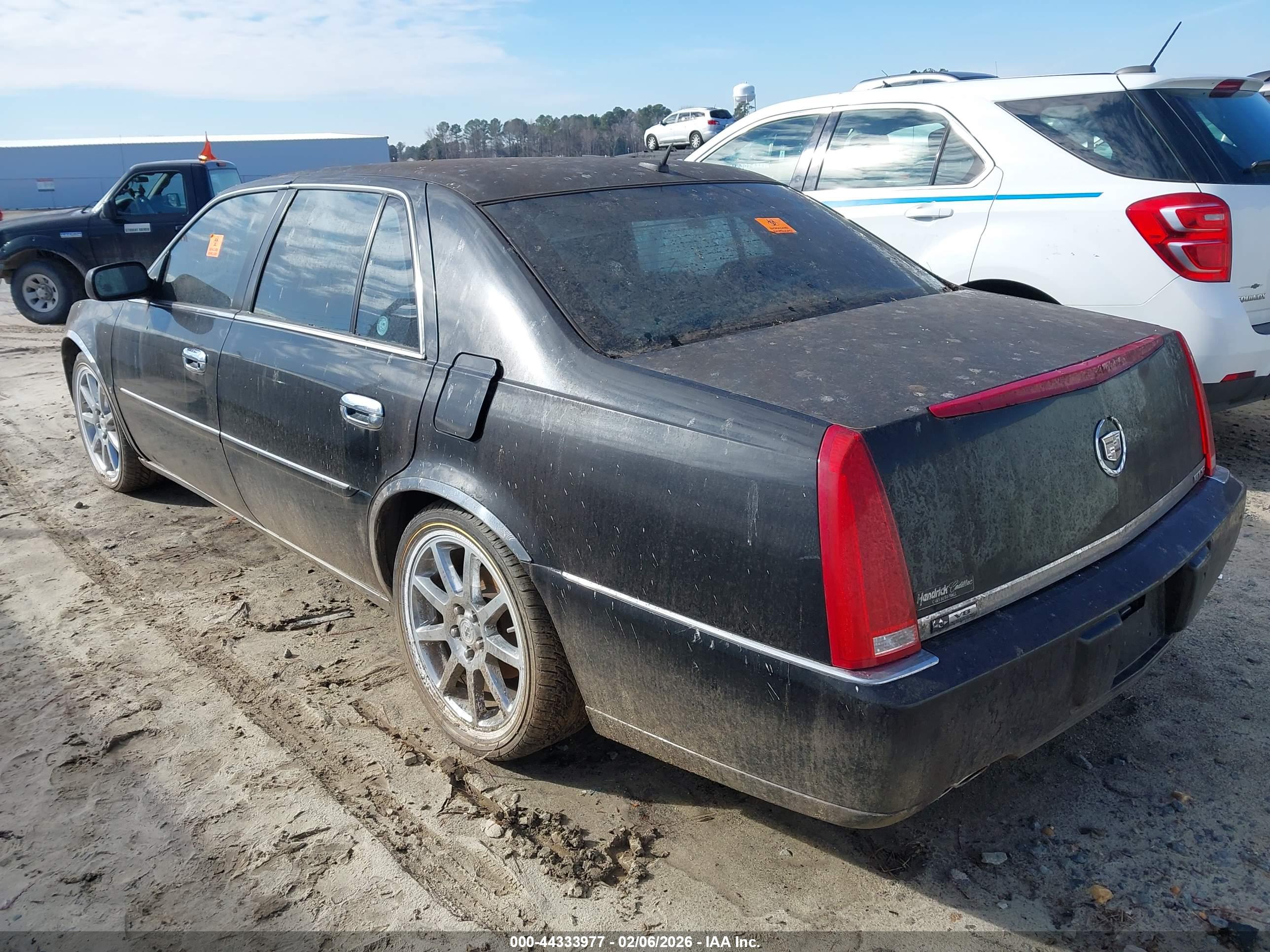 CADILLAC DTS image 3