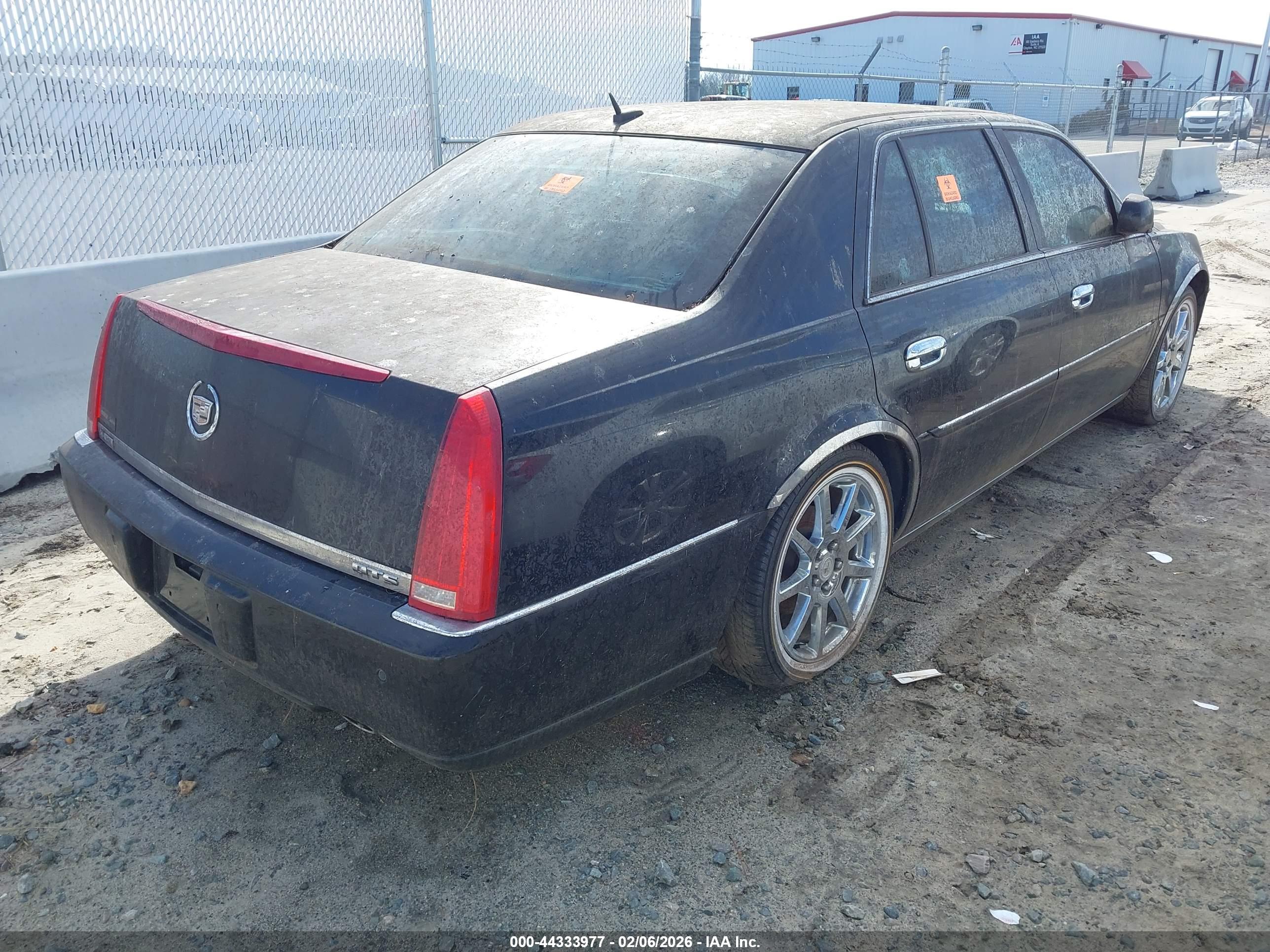 CADILLAC DTS image 4