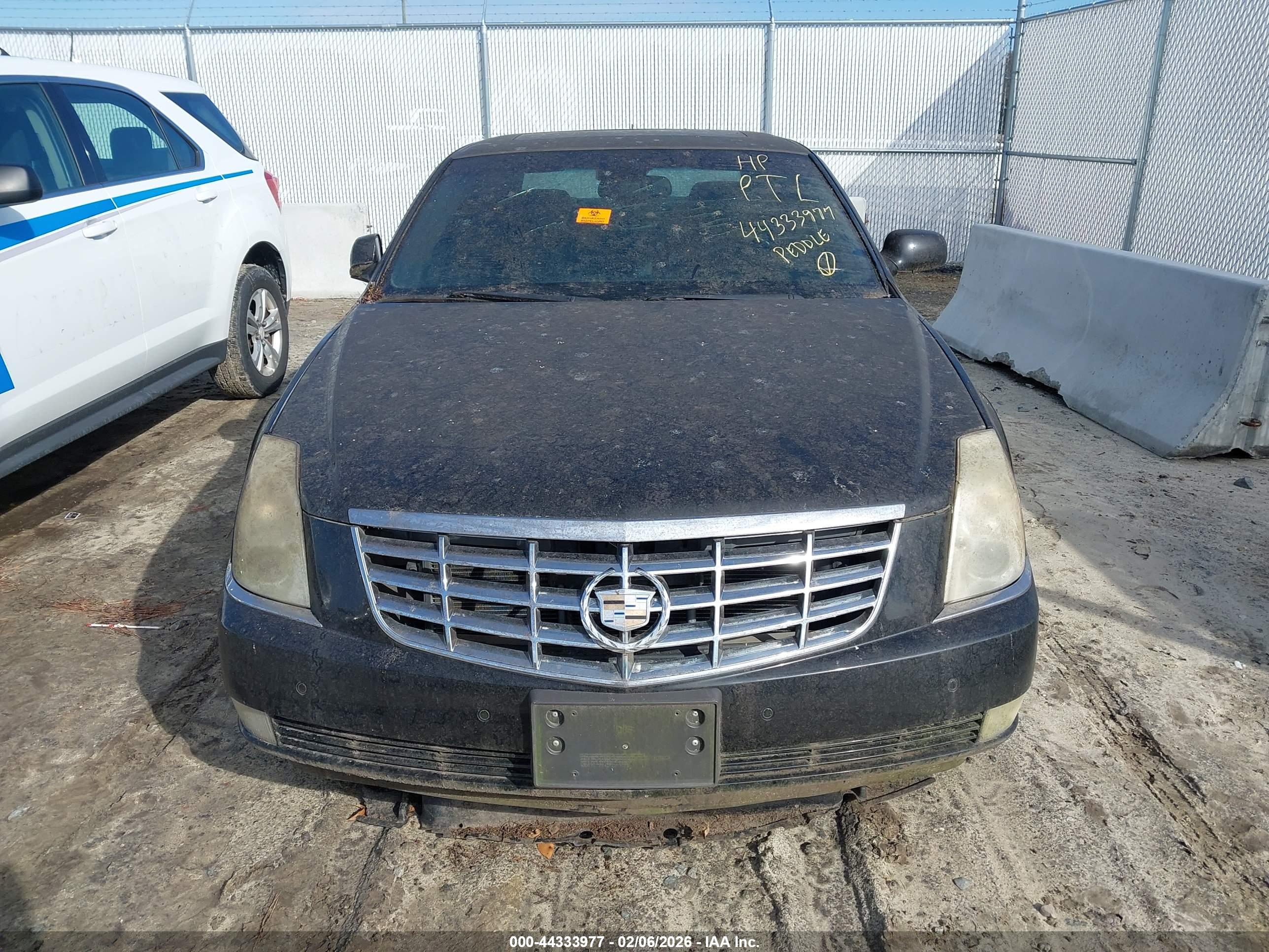 CADILLAC DTS image 6