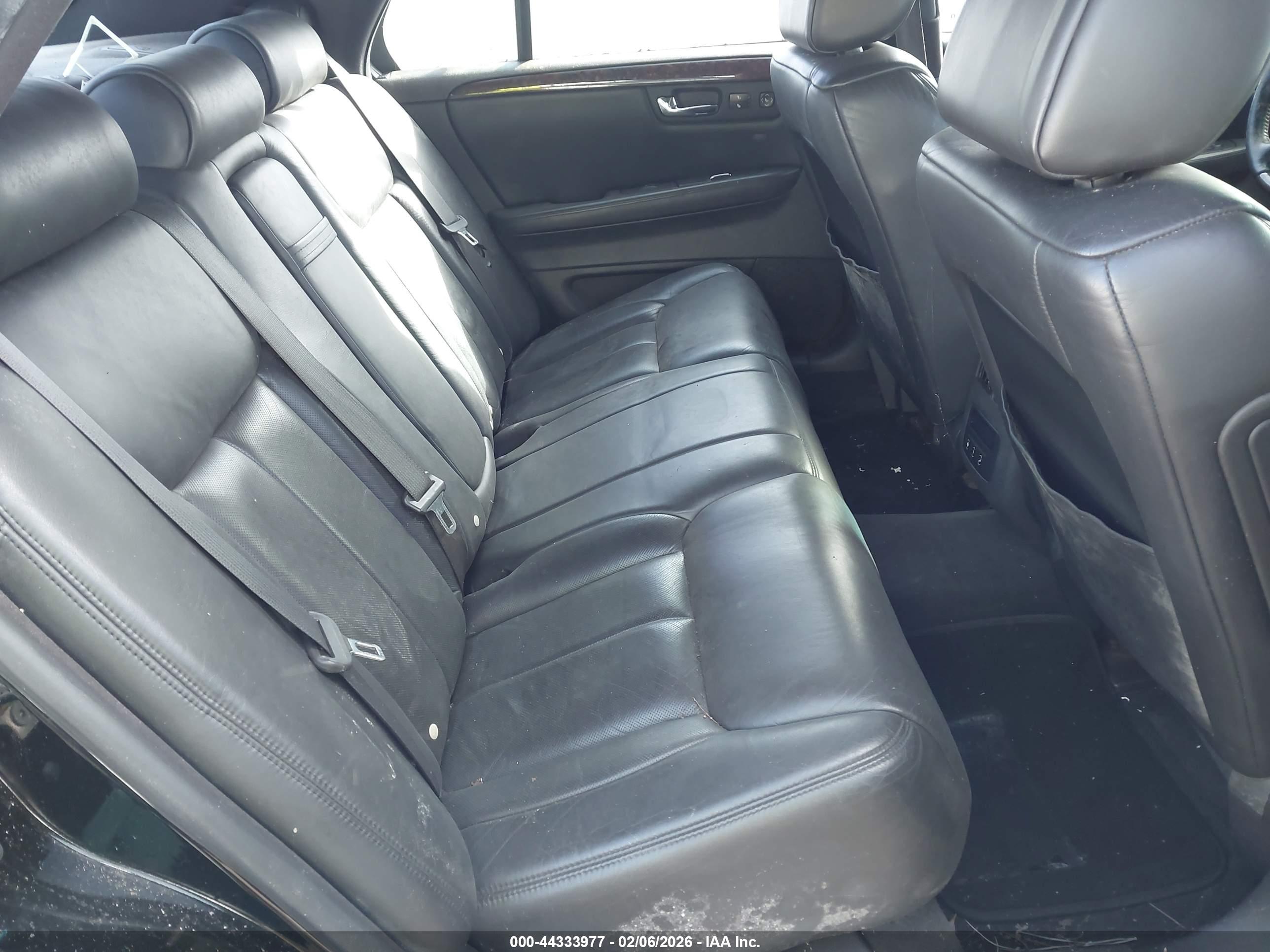 CADILLAC DTS image 8