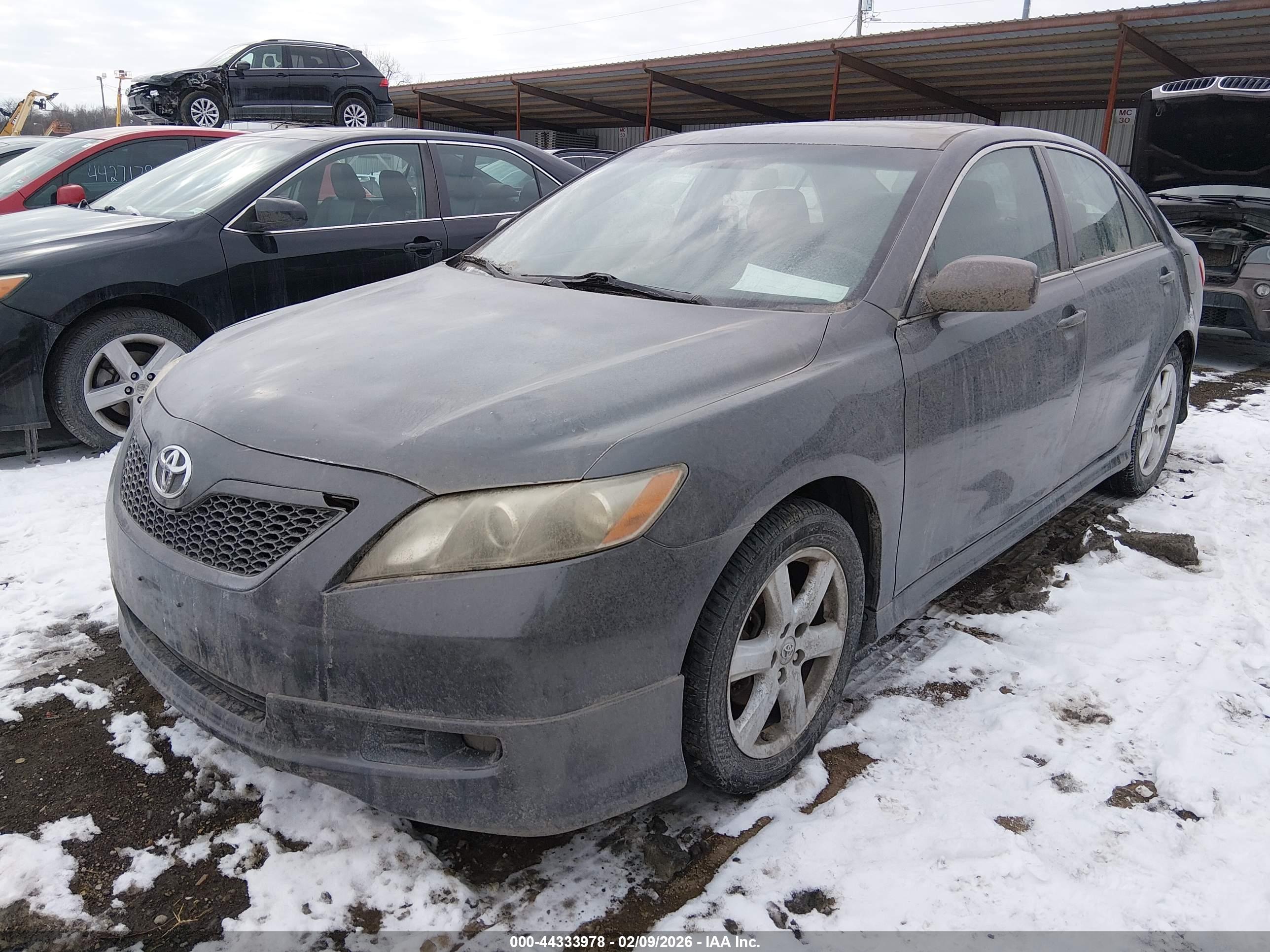 TOYOTA CAMRY image 2