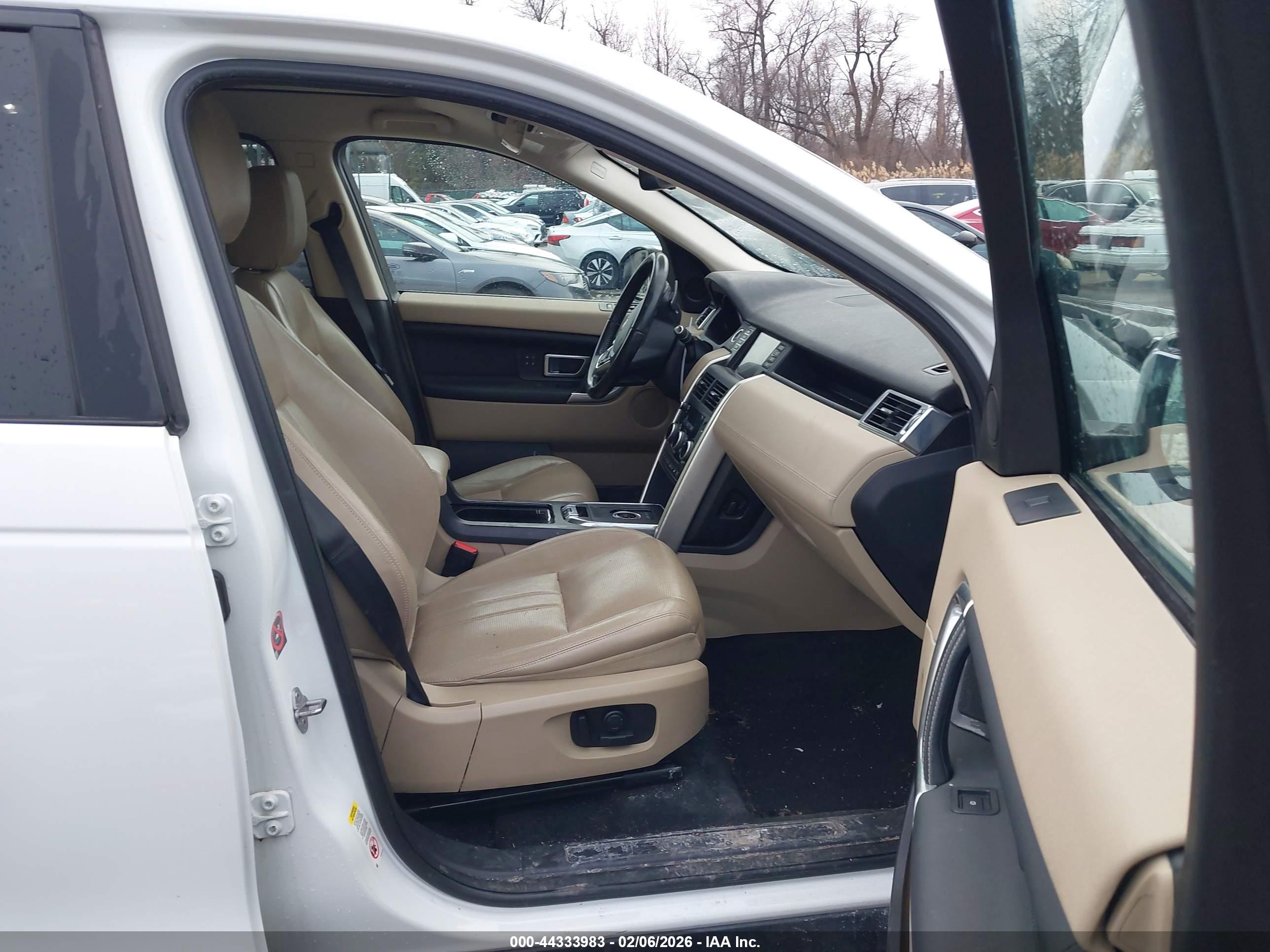 LAND ROVER image 5