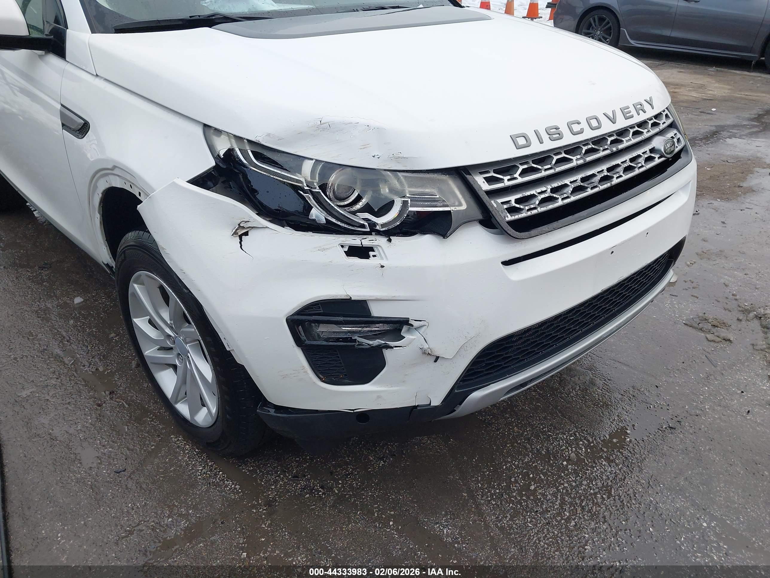 LAND ROVER image 6