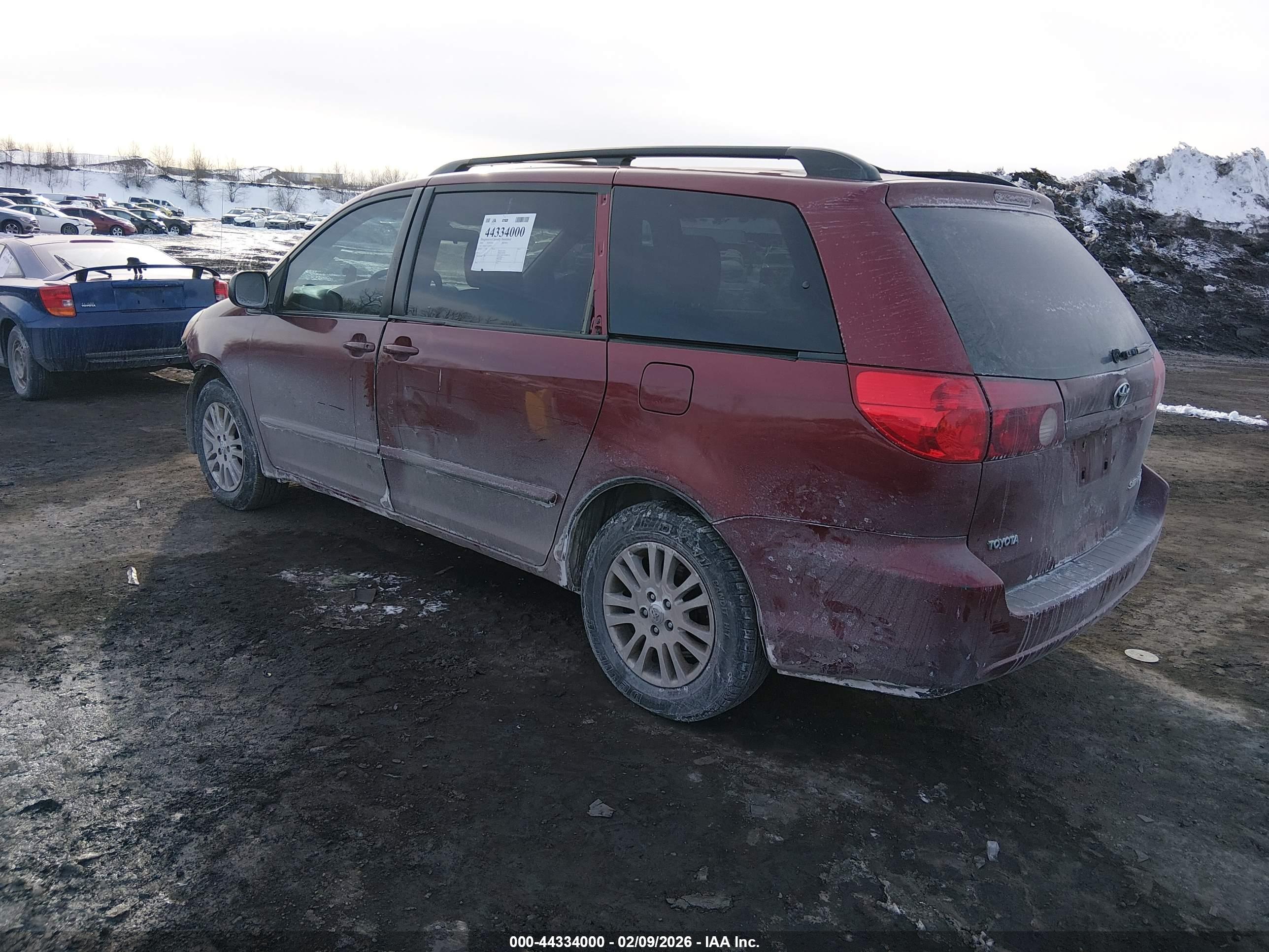 TOYOTA SIENNA image 3