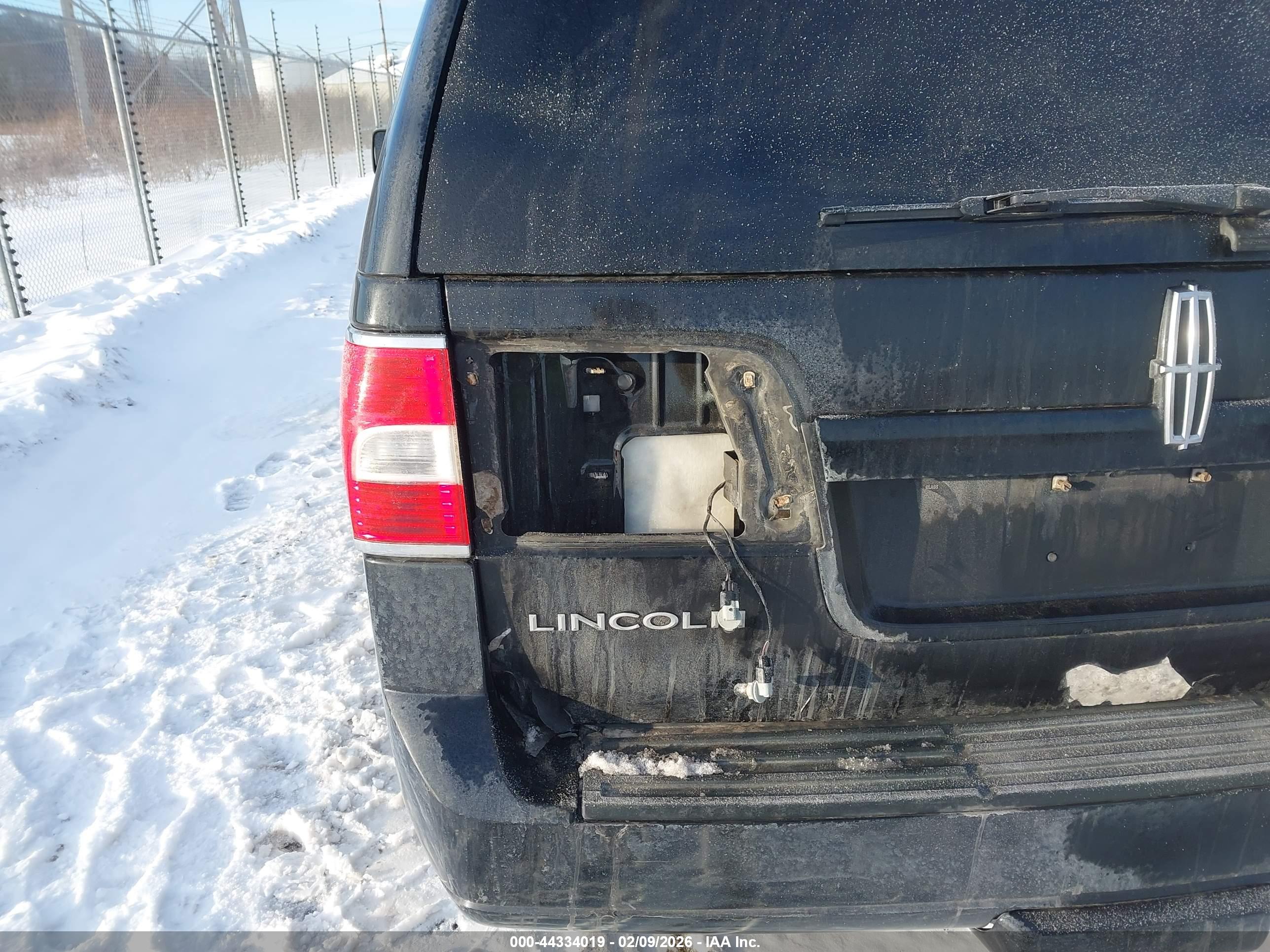 LINCOLN NAVIGATOR image 6