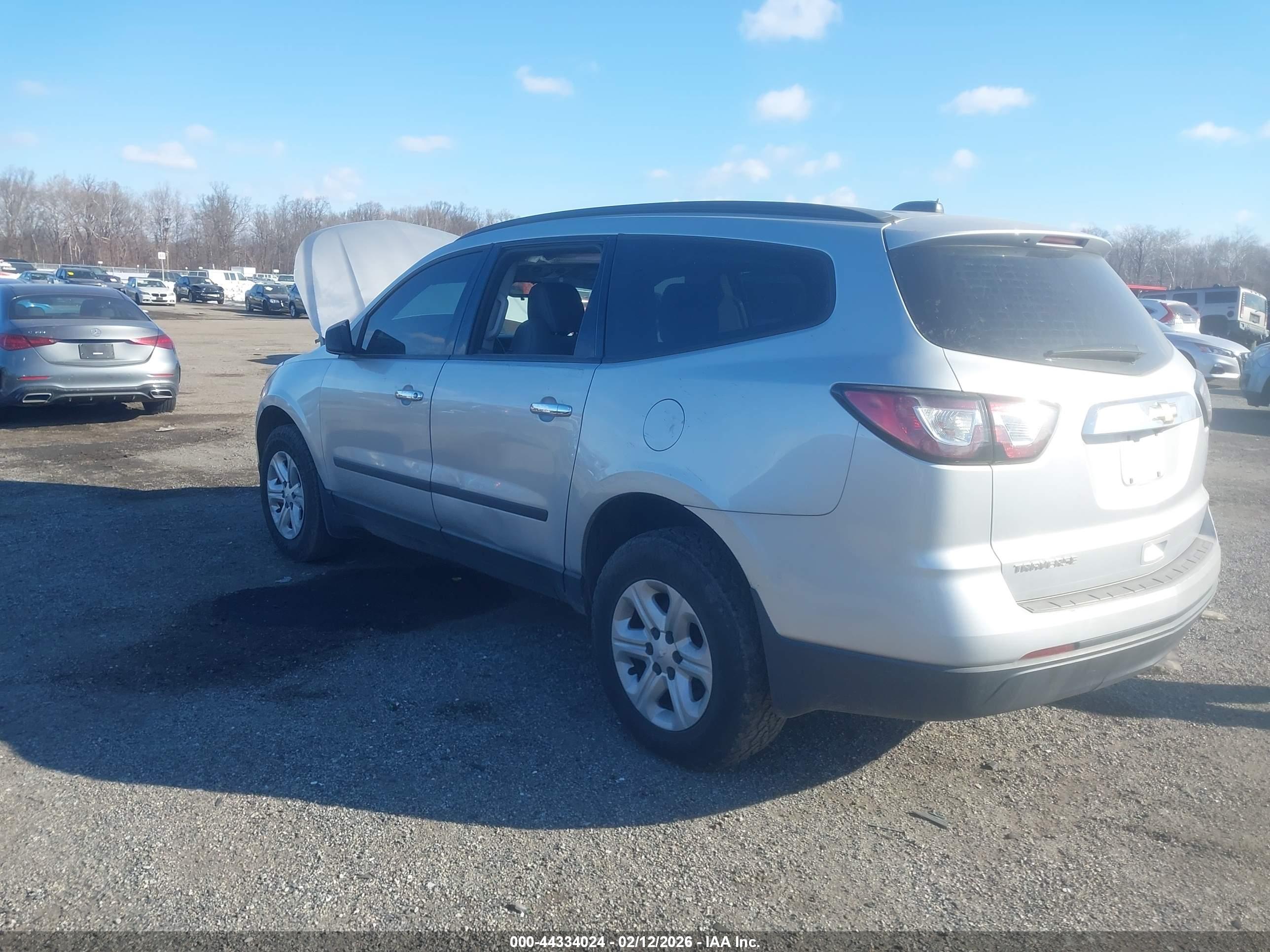 CHEVROLET TRAVERSE image 3