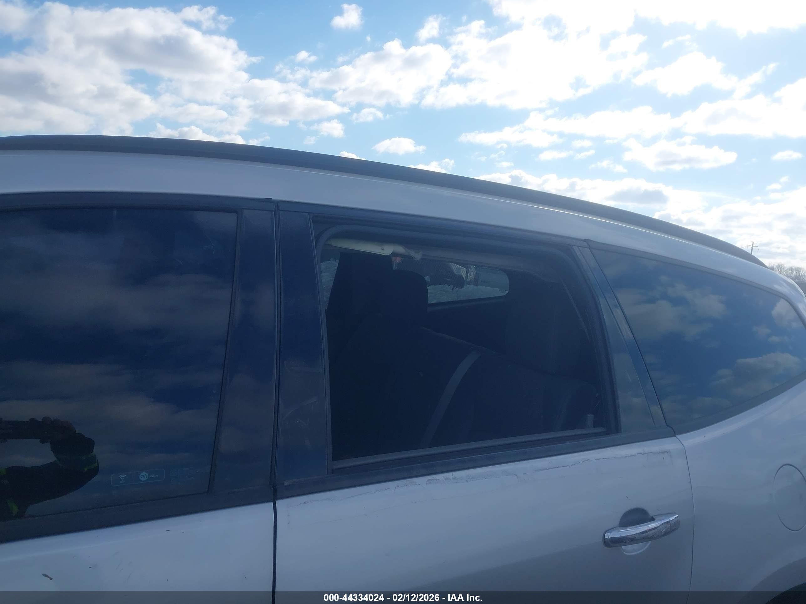 CHEVROLET TRAVERSE image 6
