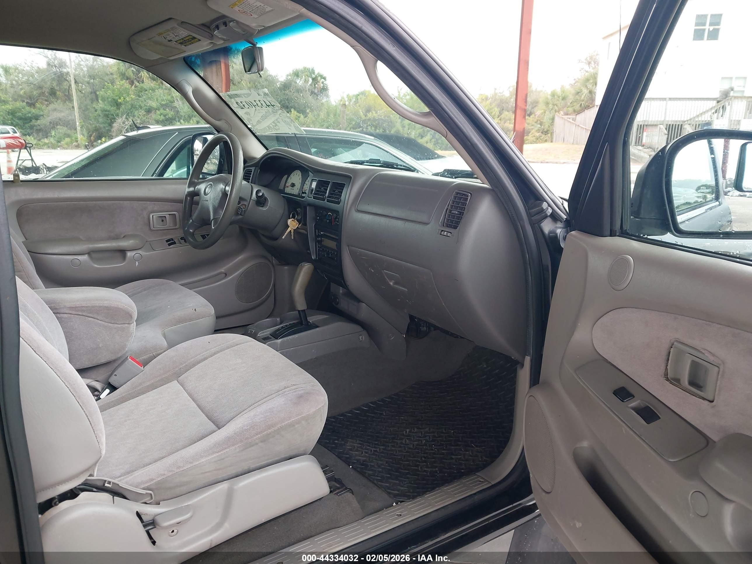 TOYOTA TACOMA image 5