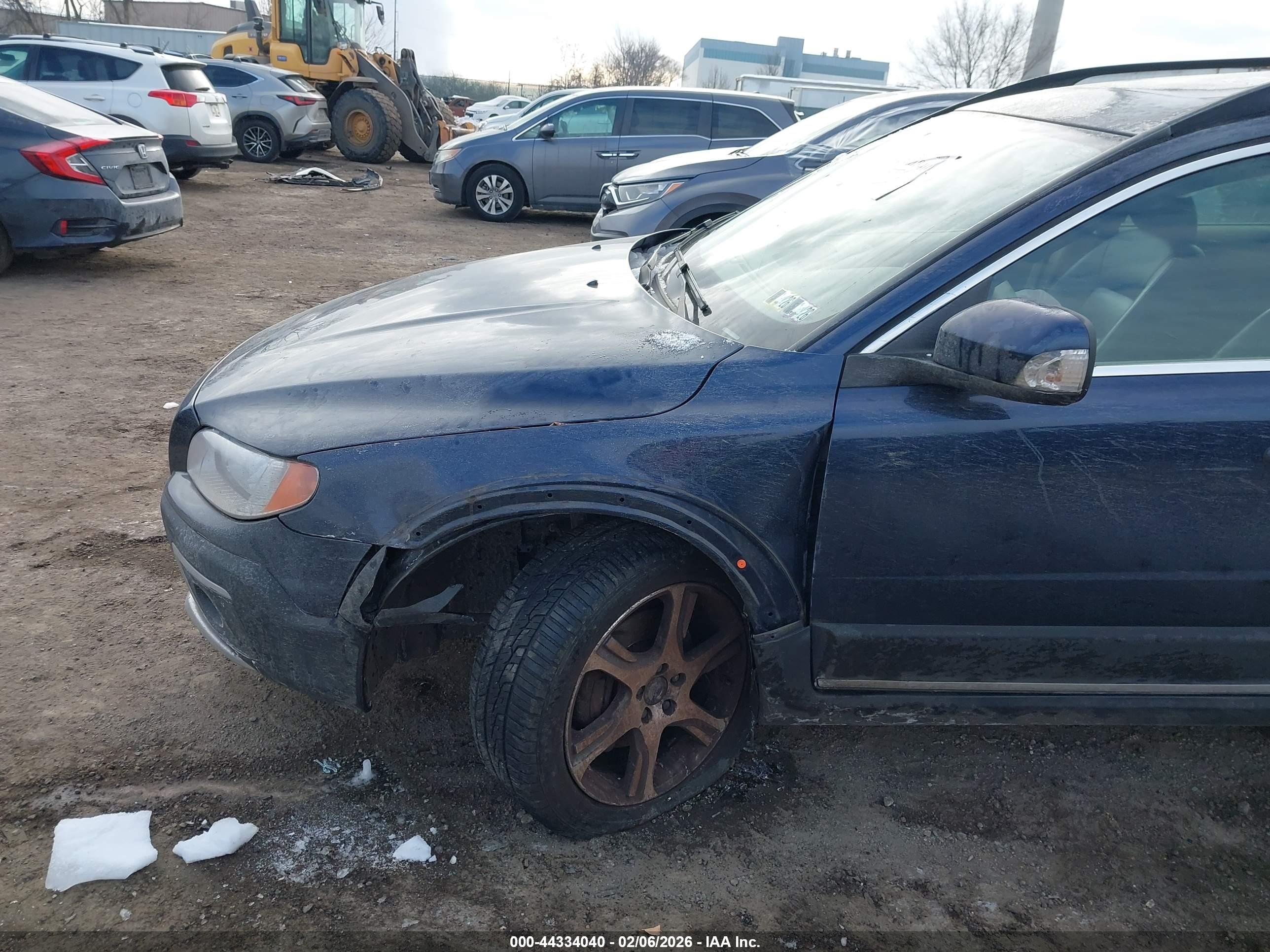 VOLVO XC70 image 6