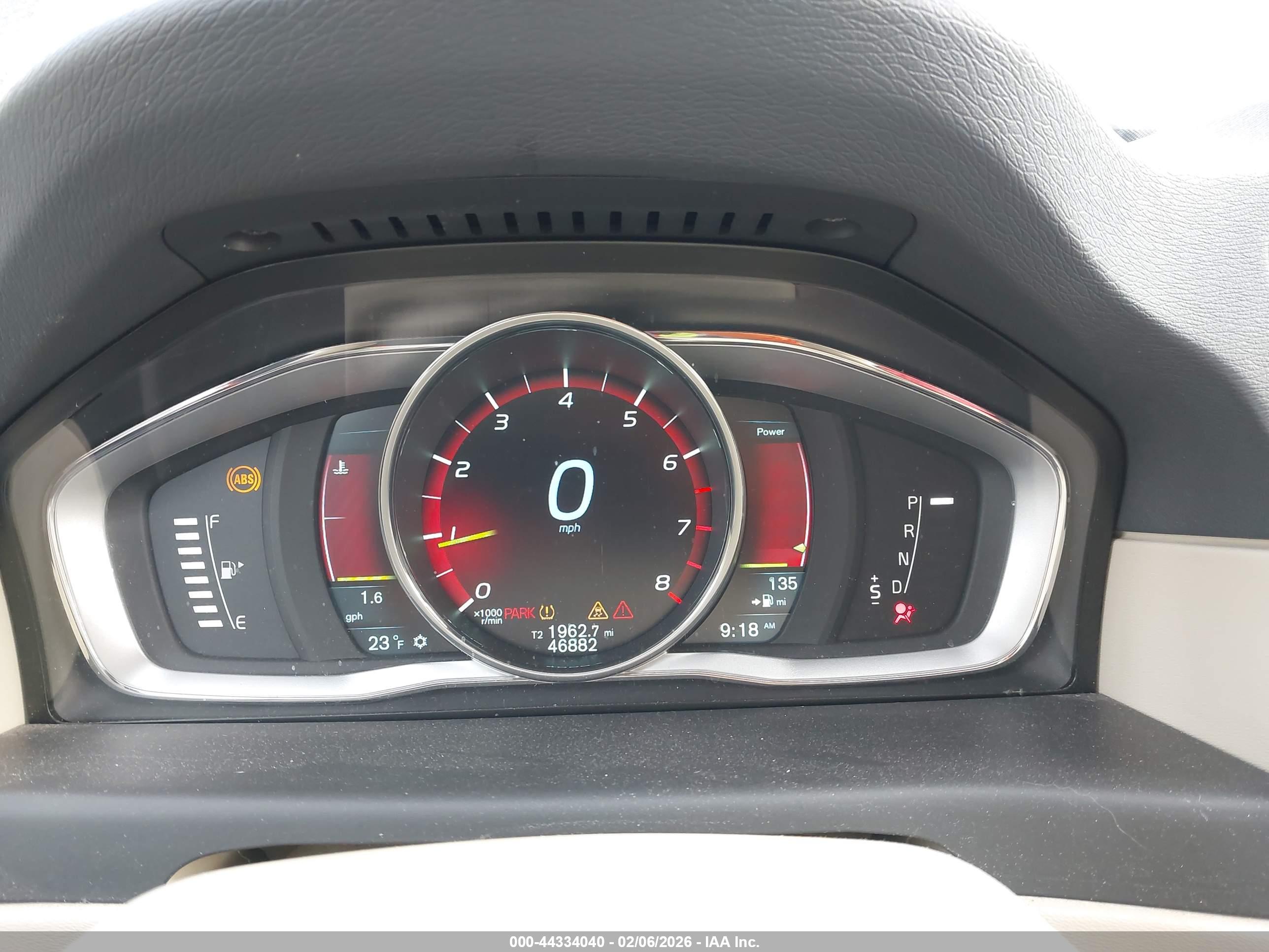 VOLVO XC70 image 7