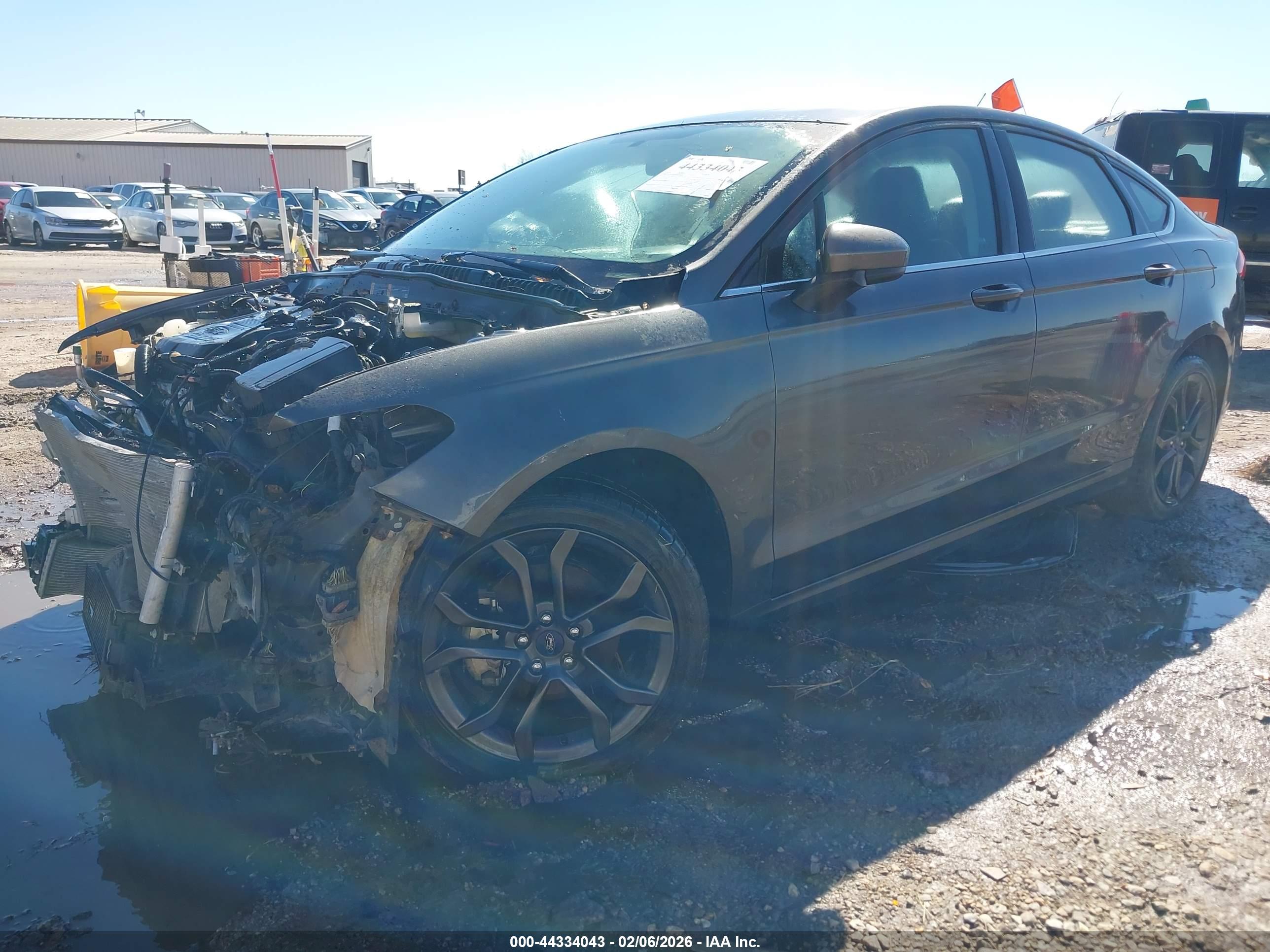 FORD FUSION image 2