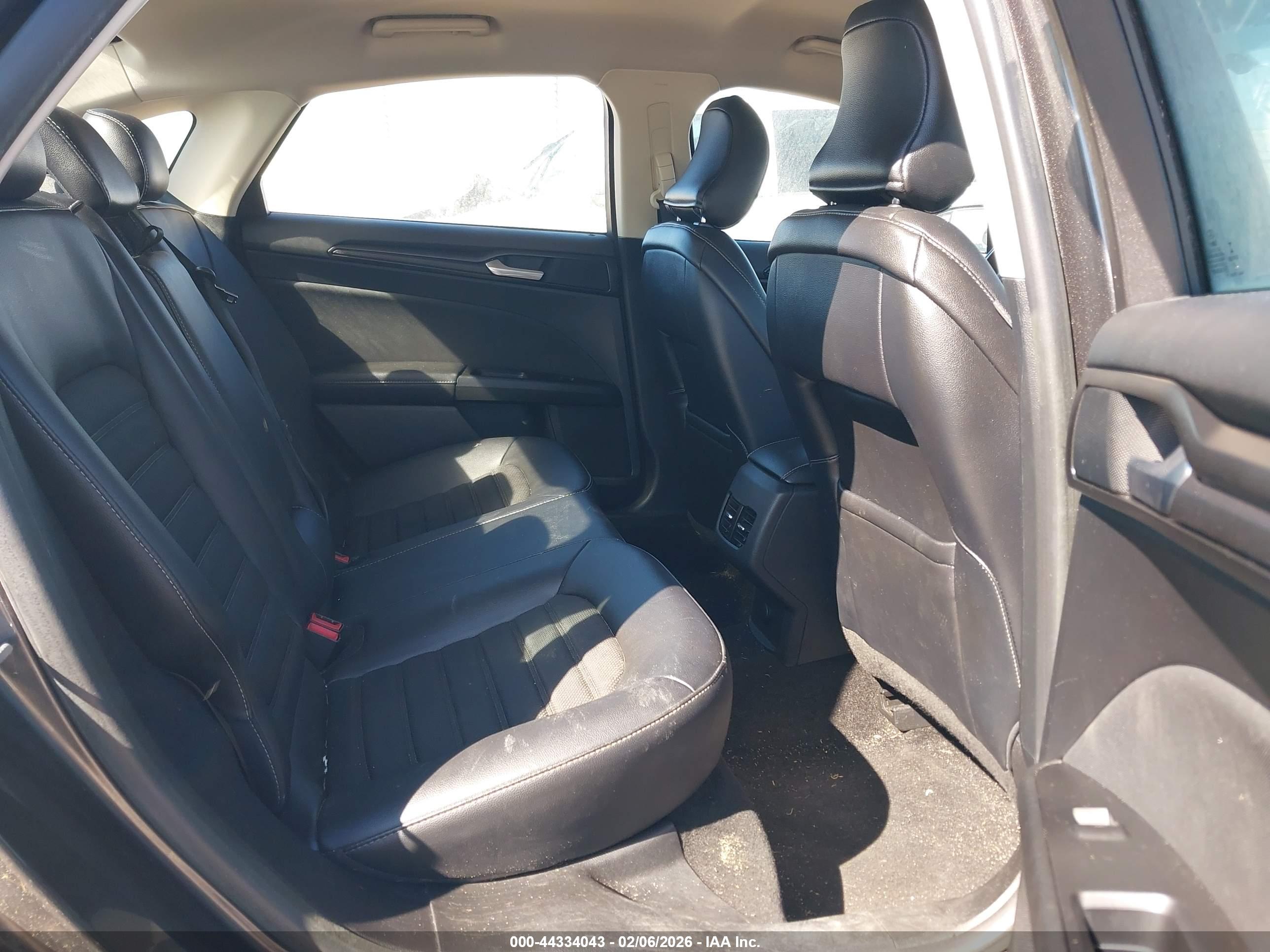 FORD FUSION image 8