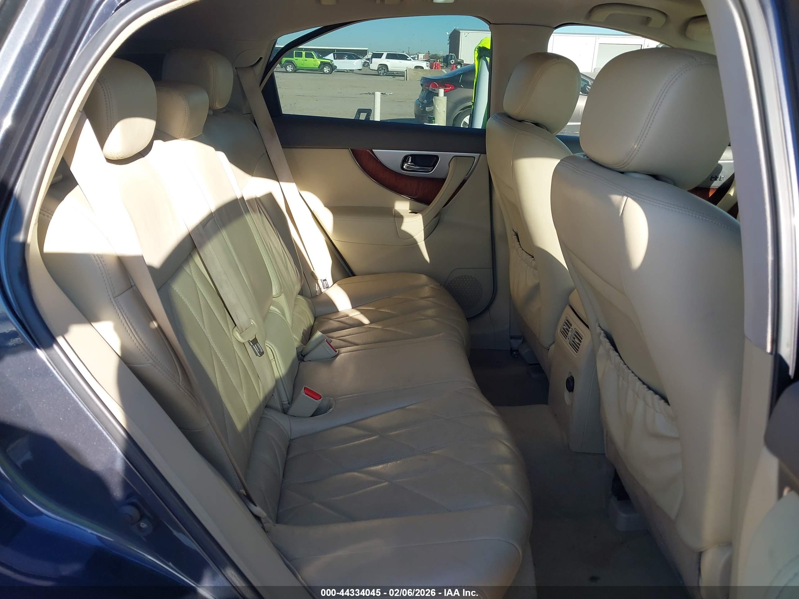 INFINITI FX35 image 8