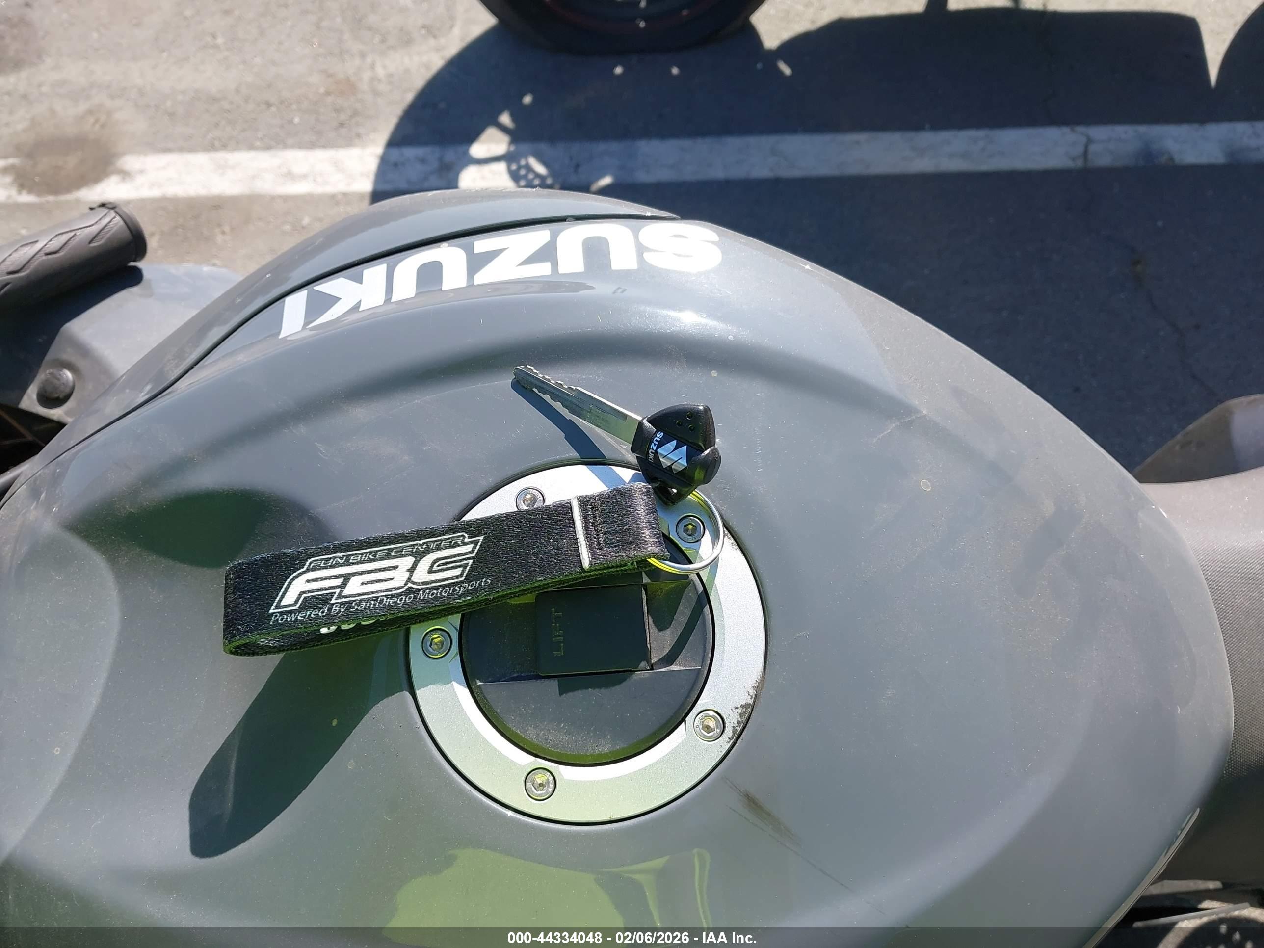 SUZUKI GSX-R750 image 11