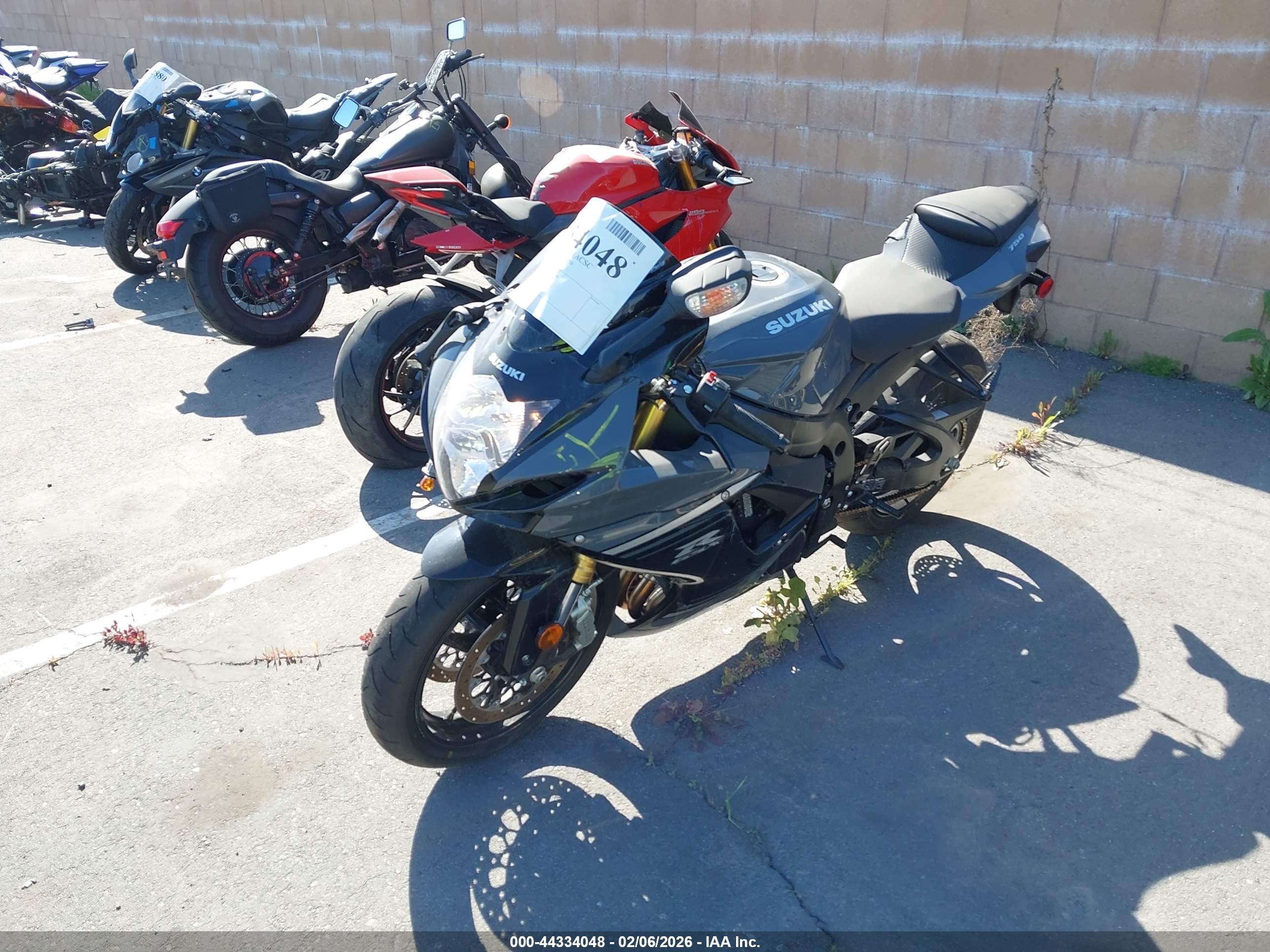 SUZUKI GSX-R750 image 2