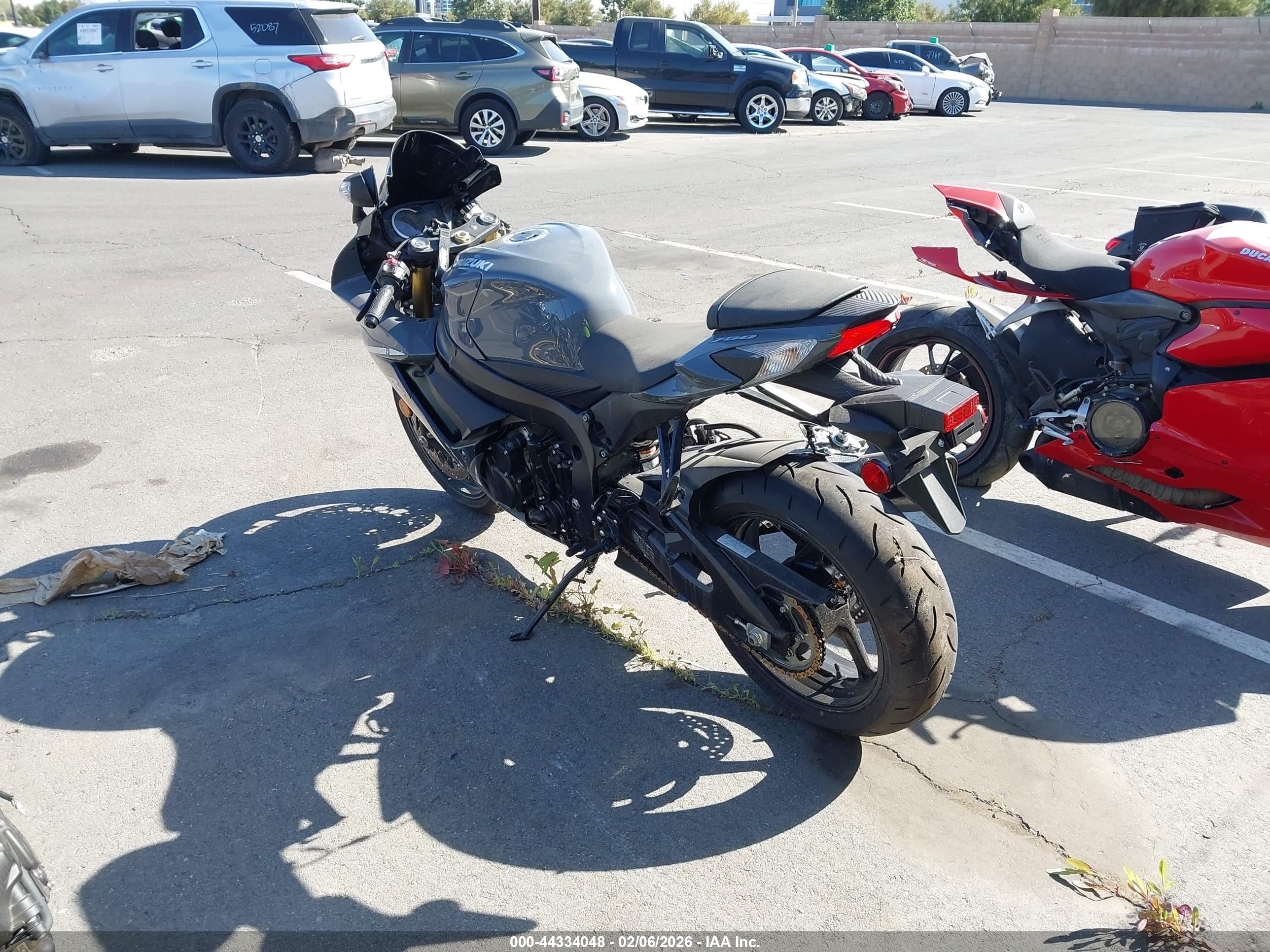 SUZUKI GSX-R750 image 3