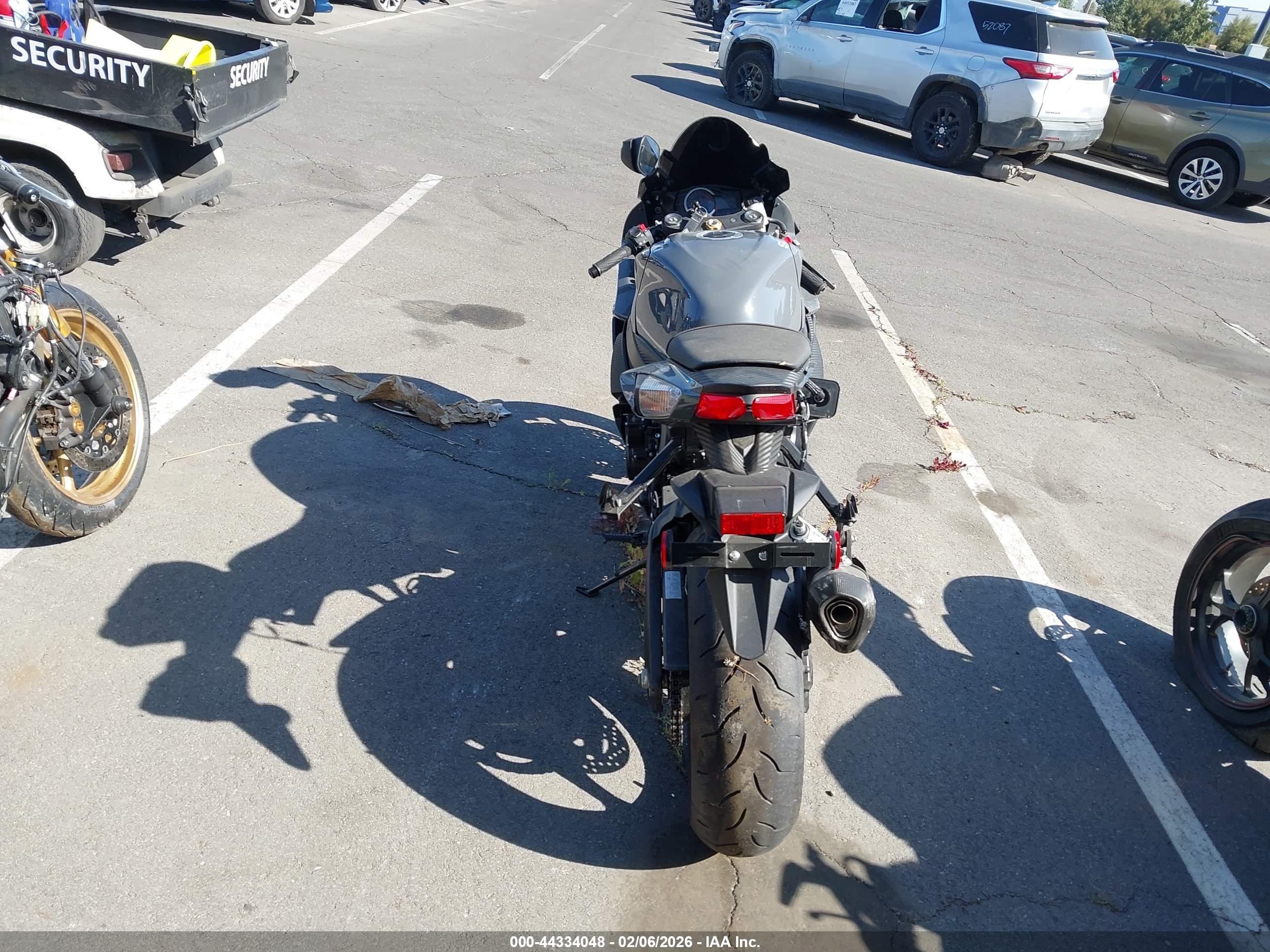 SUZUKI GSX-R750 image 6